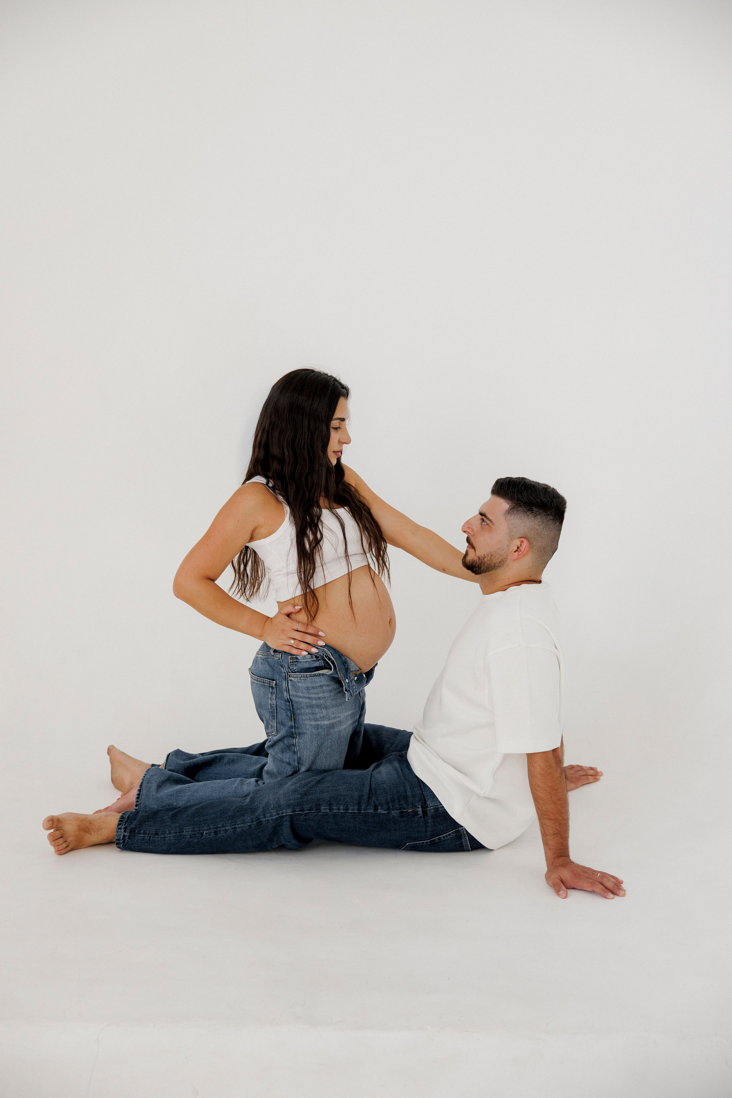 Pregnancy photoshoot inside the Grey Studio. Главная