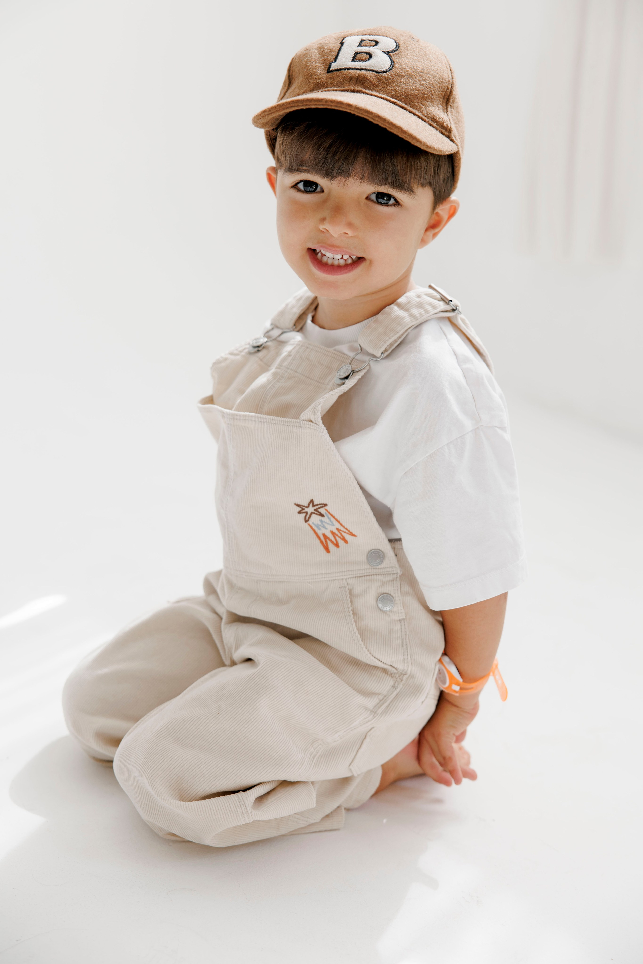 Family photoshoot inside the studio. Wedding and family photographer