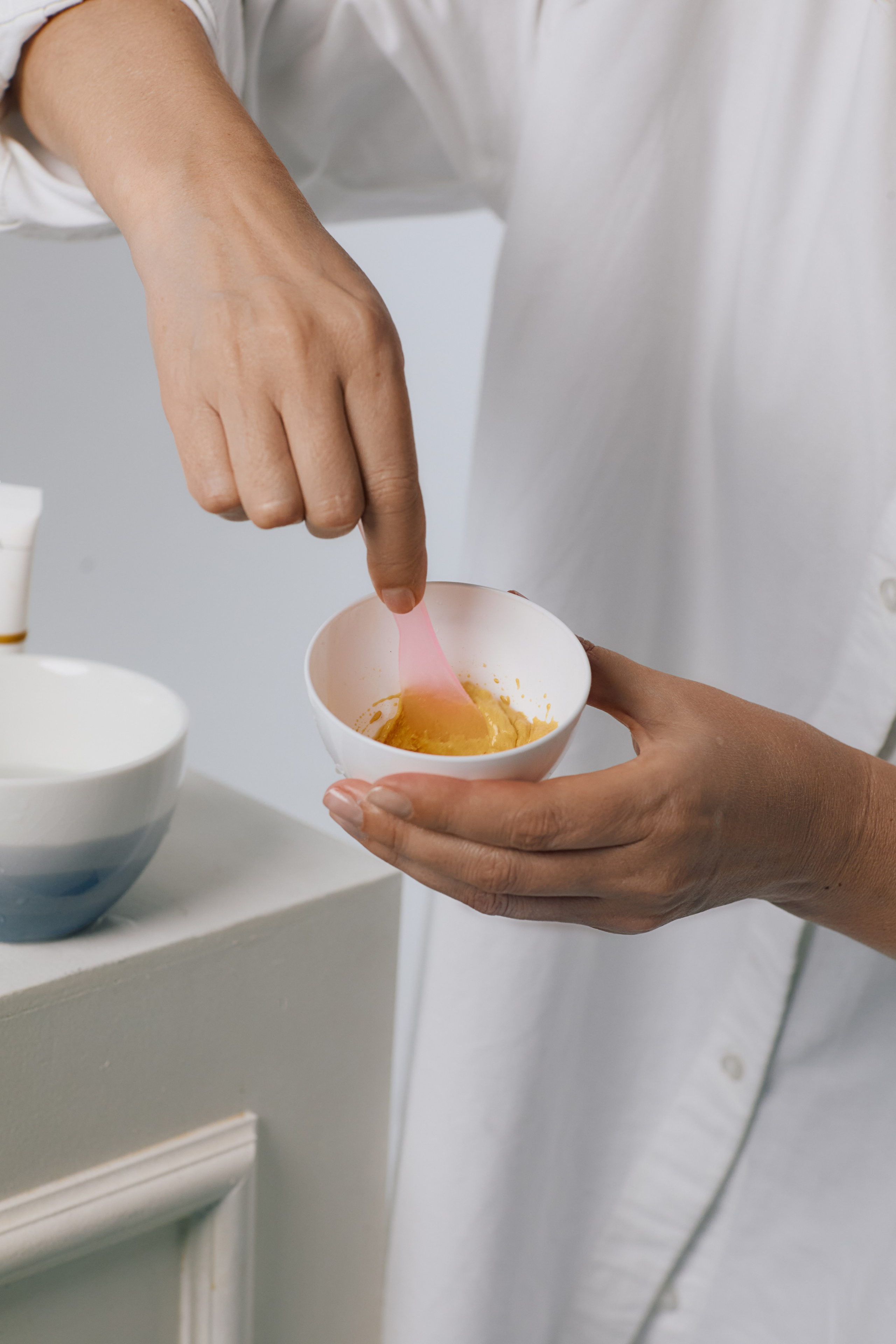 Съемка для косметических и уходовых брендов. Фотограф-портретист Евгения Синкевич в Риге и Европе