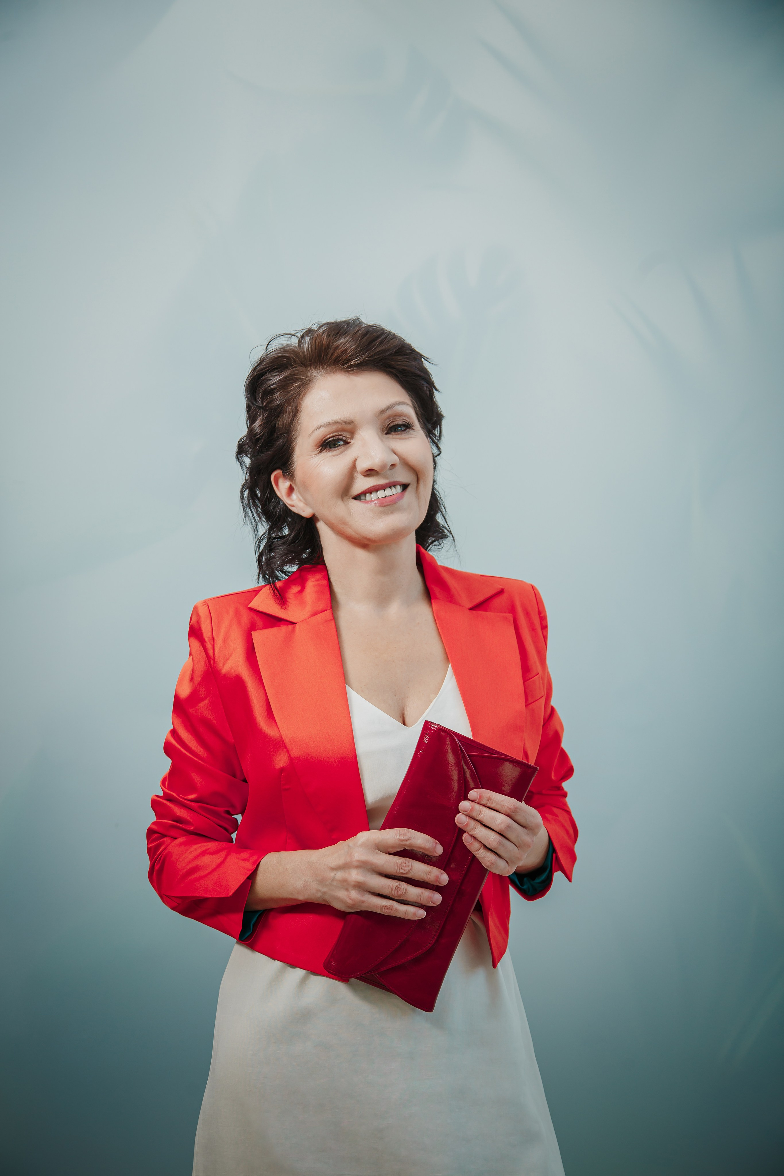 Женский коуч в светлой студии — брендовая фотосессия в Москве, Портрет женского коуча в деловом образе — фотосессия для личного бренда, Фотосессия для эксперта в офисной локации студии Москва, Женский коуч в повседневном образе — контент для соцсетей, Профессиональный бренд-фотограф в Москве — женский коуч, Образ женского коуча для сайта и продвижения в соцсетях, Разнообразные образы на брендовой фотосессии для эксперта, Светлая студия с офисными локациями — фотосессия для коуча, брендовая фотосессия для эксперта, фотосессия для женского коуча, бренд-фотограф Москва, фотосессия личный бренд, фотосессия для сайта, фотосессия для соцсетей, фотосессия для продвижения, фотосессия в студии Москва, фотосессия для эксперта Москва, профессиональная фотосессия для коуча. Катерина Сысуева, Рина Сысуева, rina_sphoto