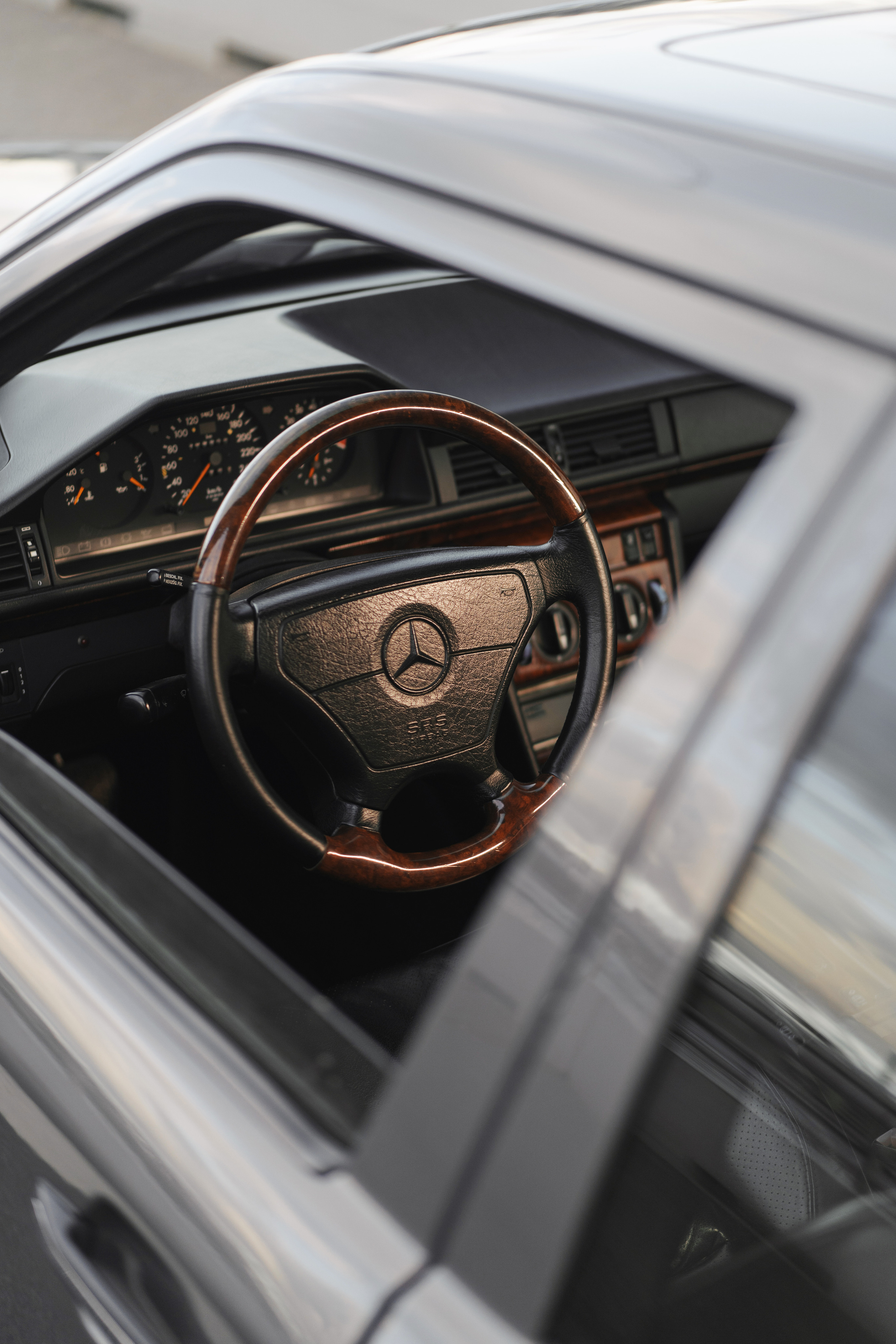 Легендарный Мерседес серии w124. Автомобильный фотограф Антон Цырулев