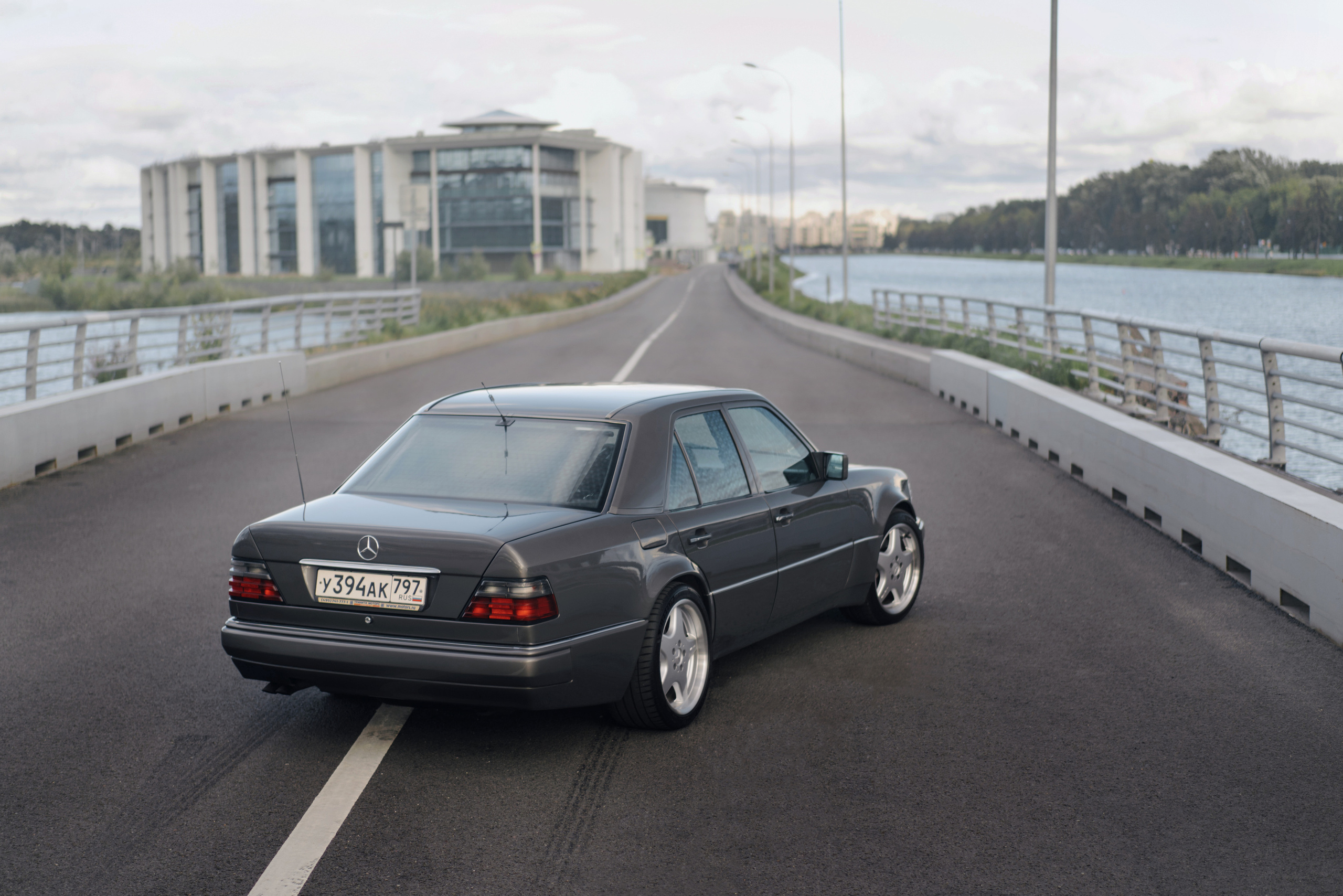 Легендарный Мерседес серии w124. Автомобильный фотограф Антон Цырулев