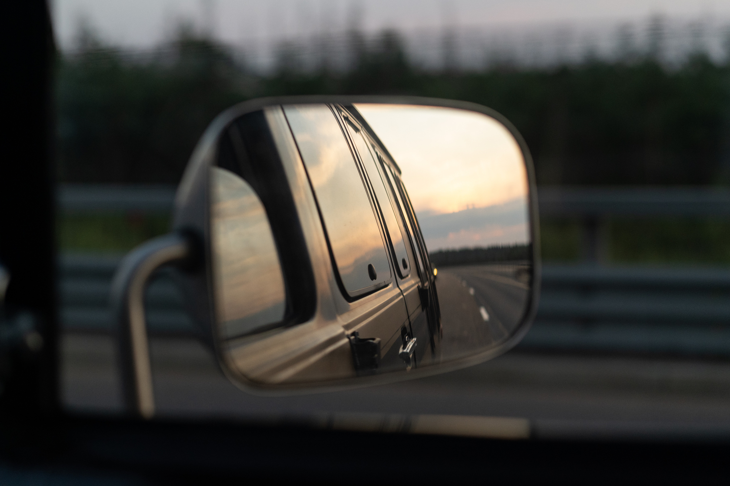 Стильный американский фургон  Chevrolet летом. Автомобильный фотограф Антон Цырулев