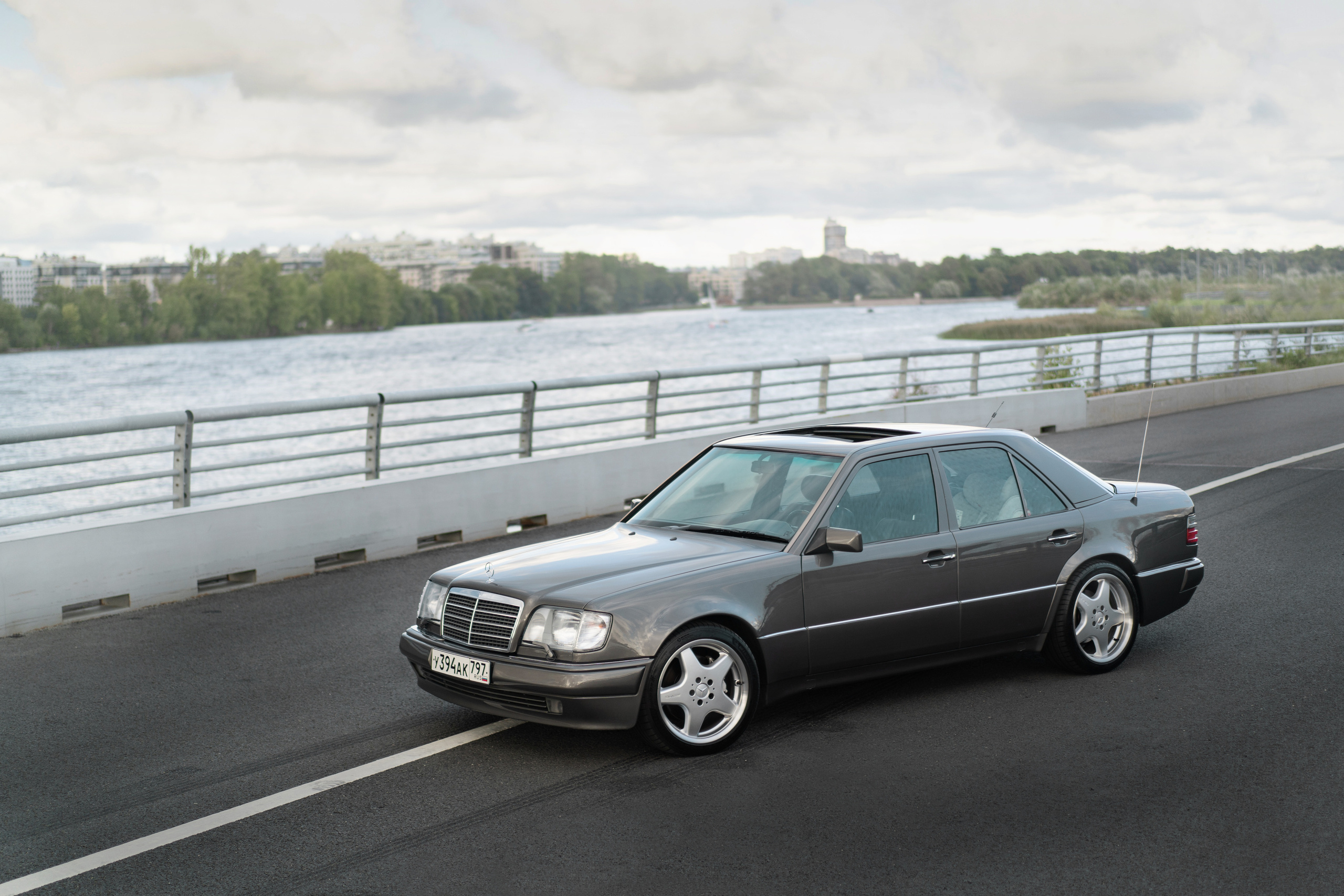 Легендарный Мерседес серии w124. Автомобильный фотограф Антон Цырулев