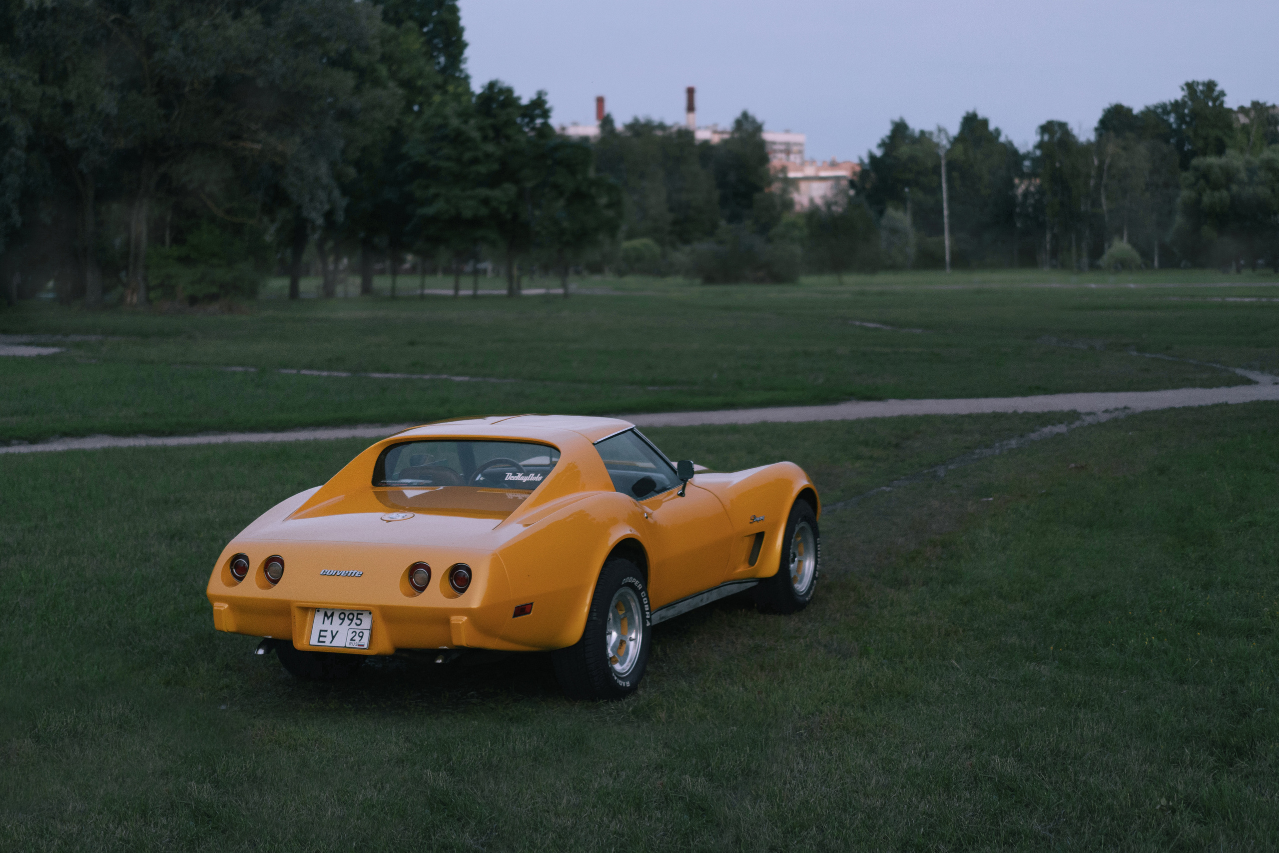 Фотосессия в СПб со спортивным  Шевроле 