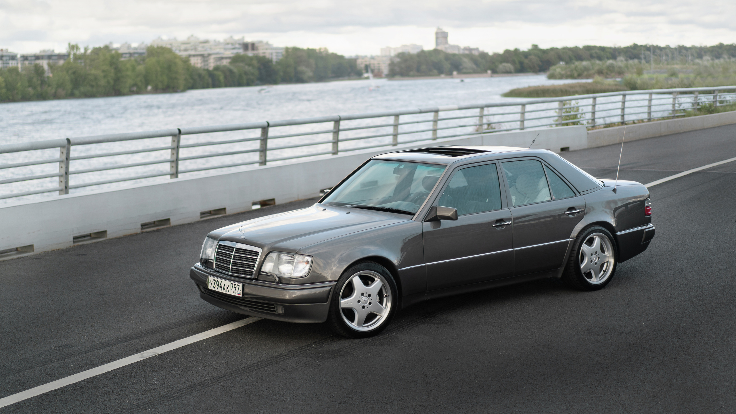 Легендарный Мерседес серии w124. Автомобильный фотограф Антон Цырулев