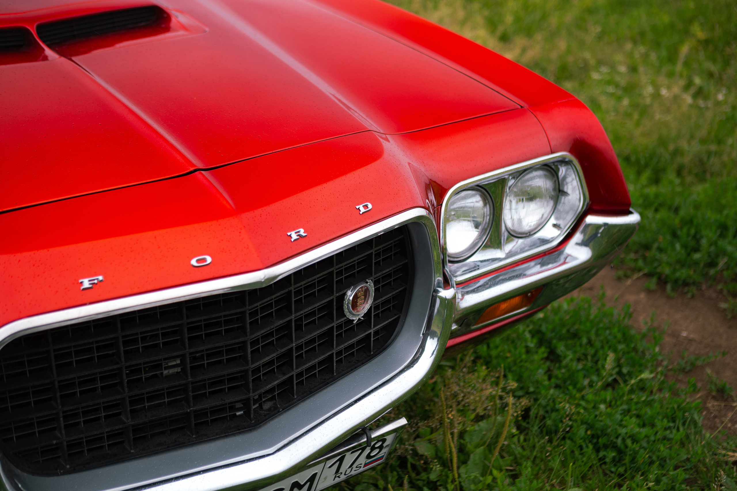 Культовый американский Ford Gran Torino. Автомобильный фотограф Антон Цырулев