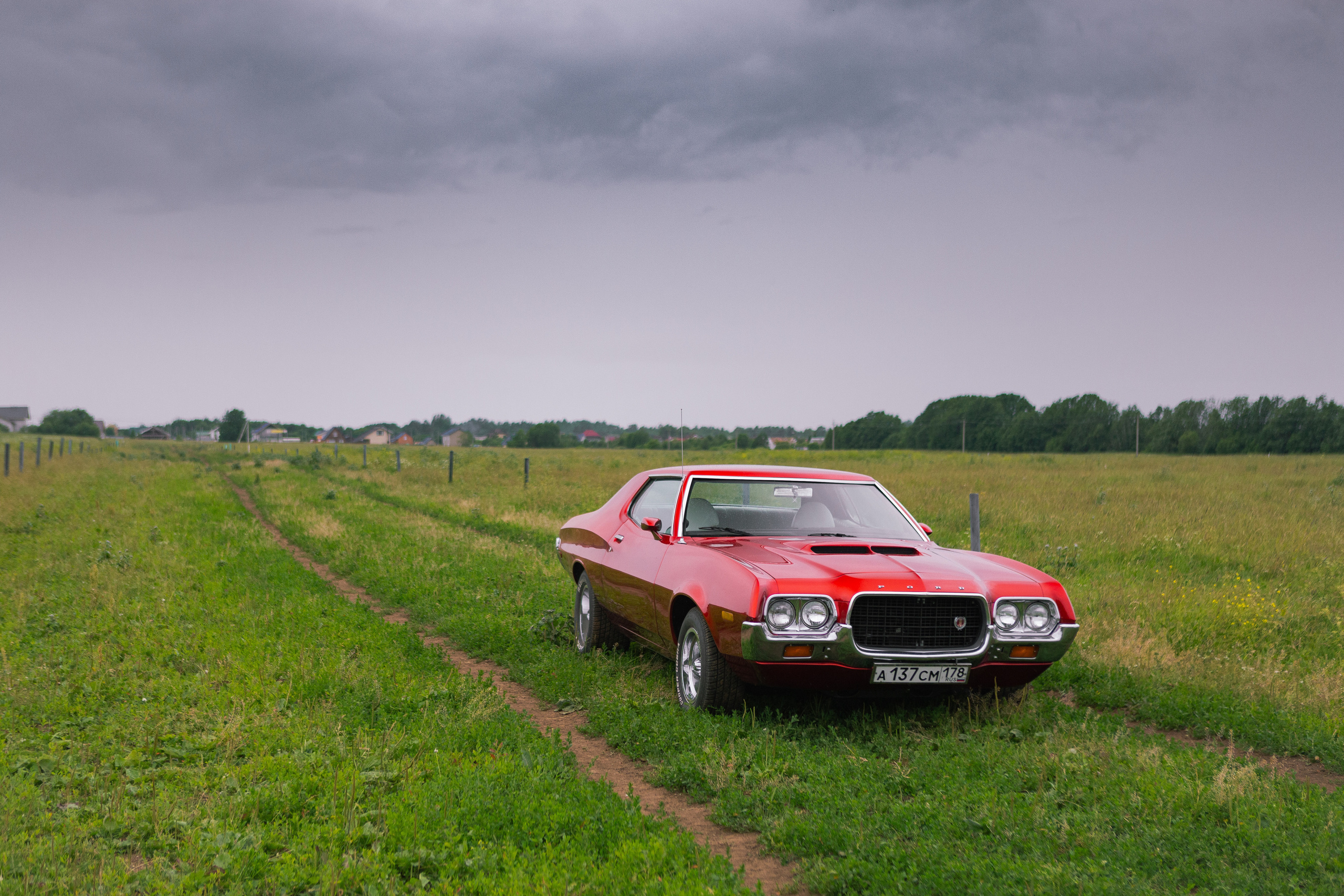 Культовый американский Ford Gran Torino. Автомобильный фотограф Антон Цырулев