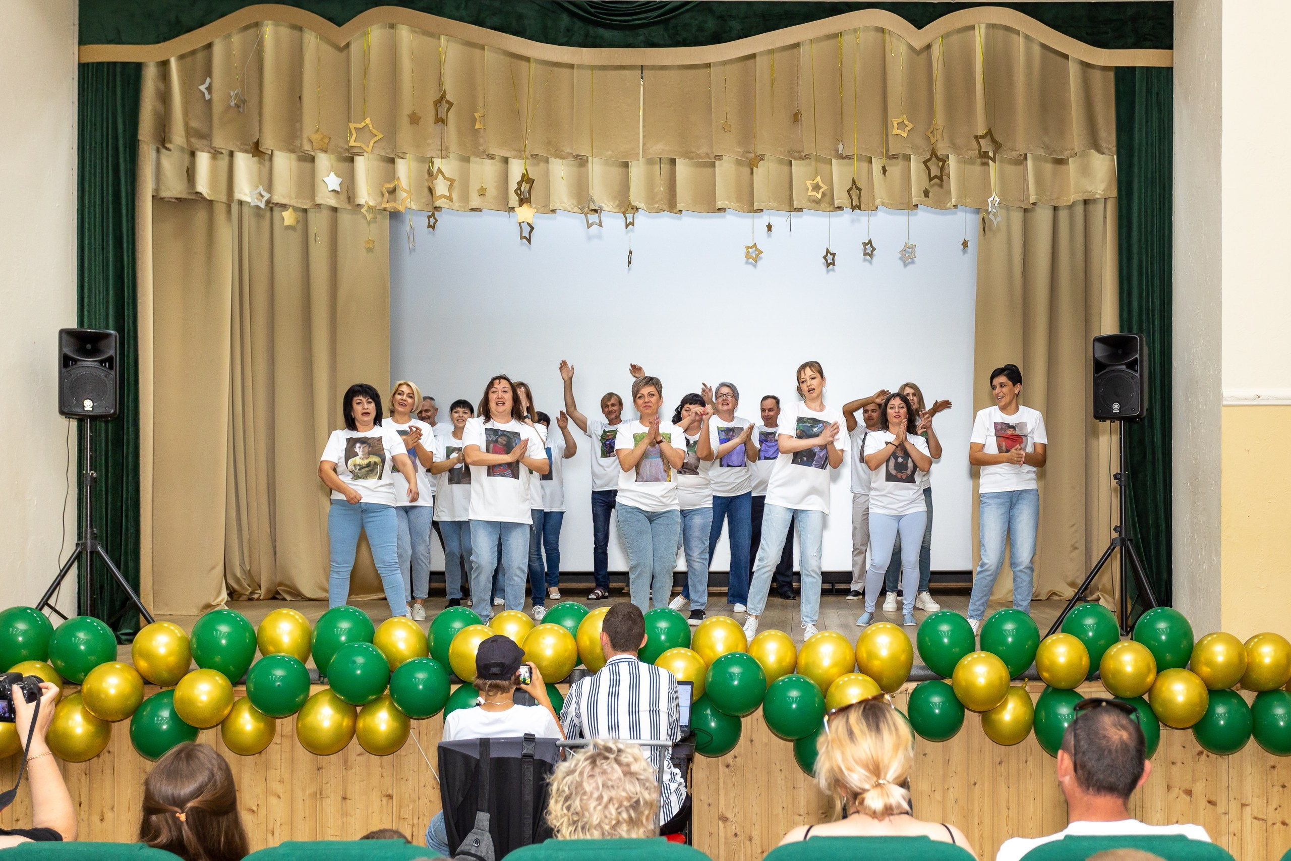 Вручение аттестата и выпускной вечер. Выпускные альбомы Майкоп, Краснодар Елена Золотарева