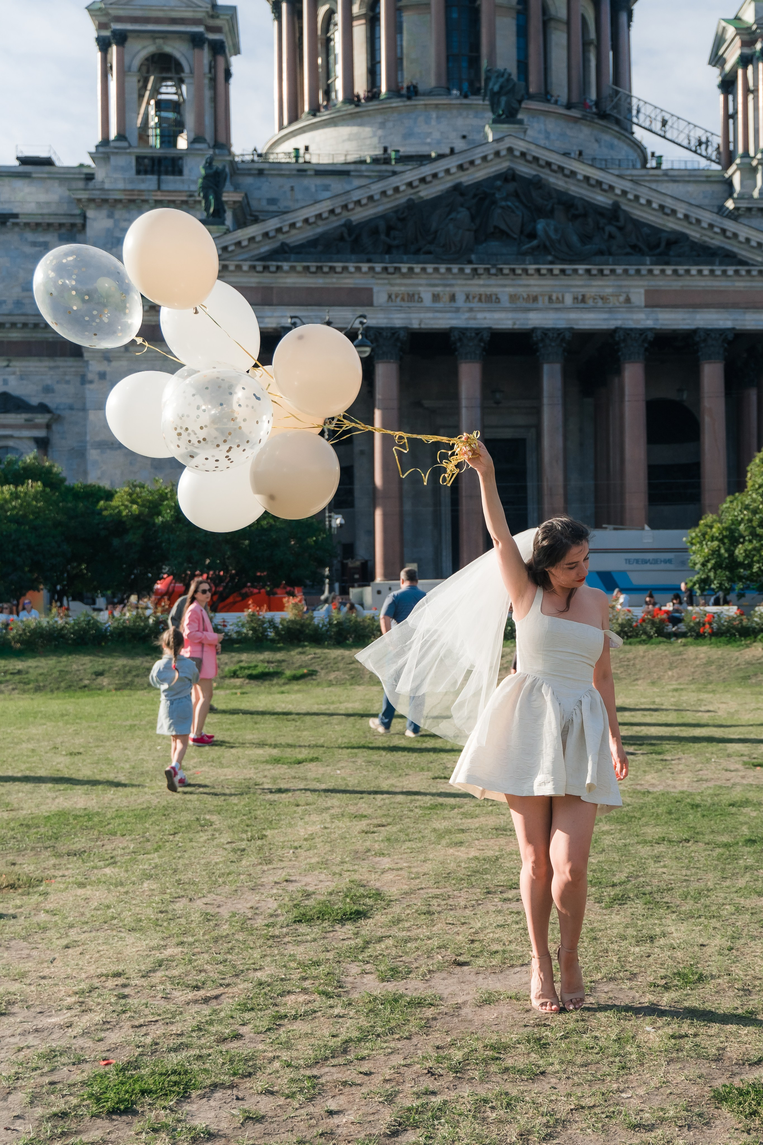 Фотосъемка девичника, встреча девушек, веселые женские портреты