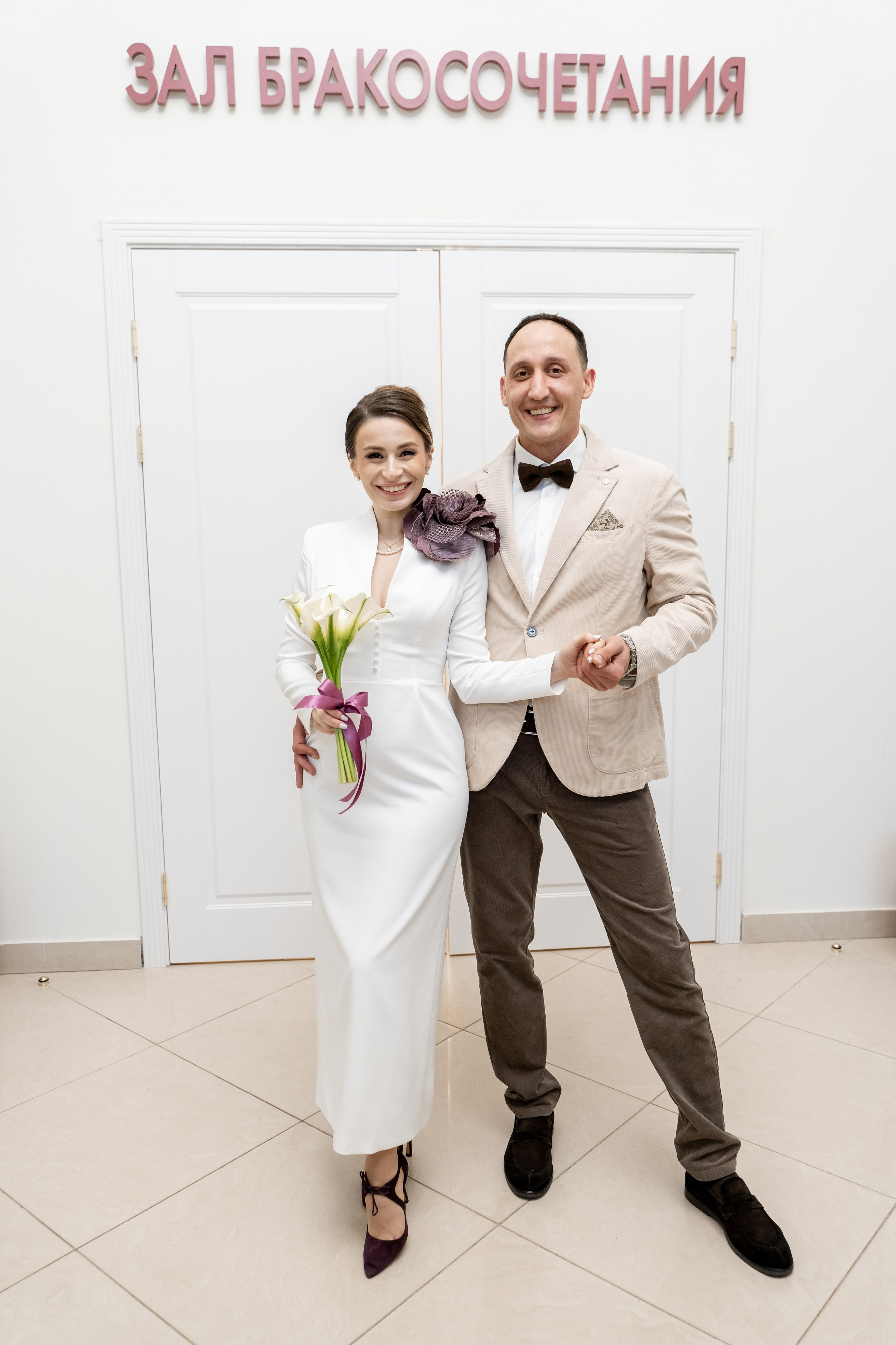 Свадебный фотограф в Москве. Свадебный фотограф Видное, Бутово, Домодедово, Щербинка, Царицыно. Свадебная фотосессия и сборы невесты в отеле Soluxe. Регистрация брака во дворце бракосочетания ВДНХ. Свадьба на ВДНХ. Свадебная фотосессия с ретро автомобилем Чайка. 