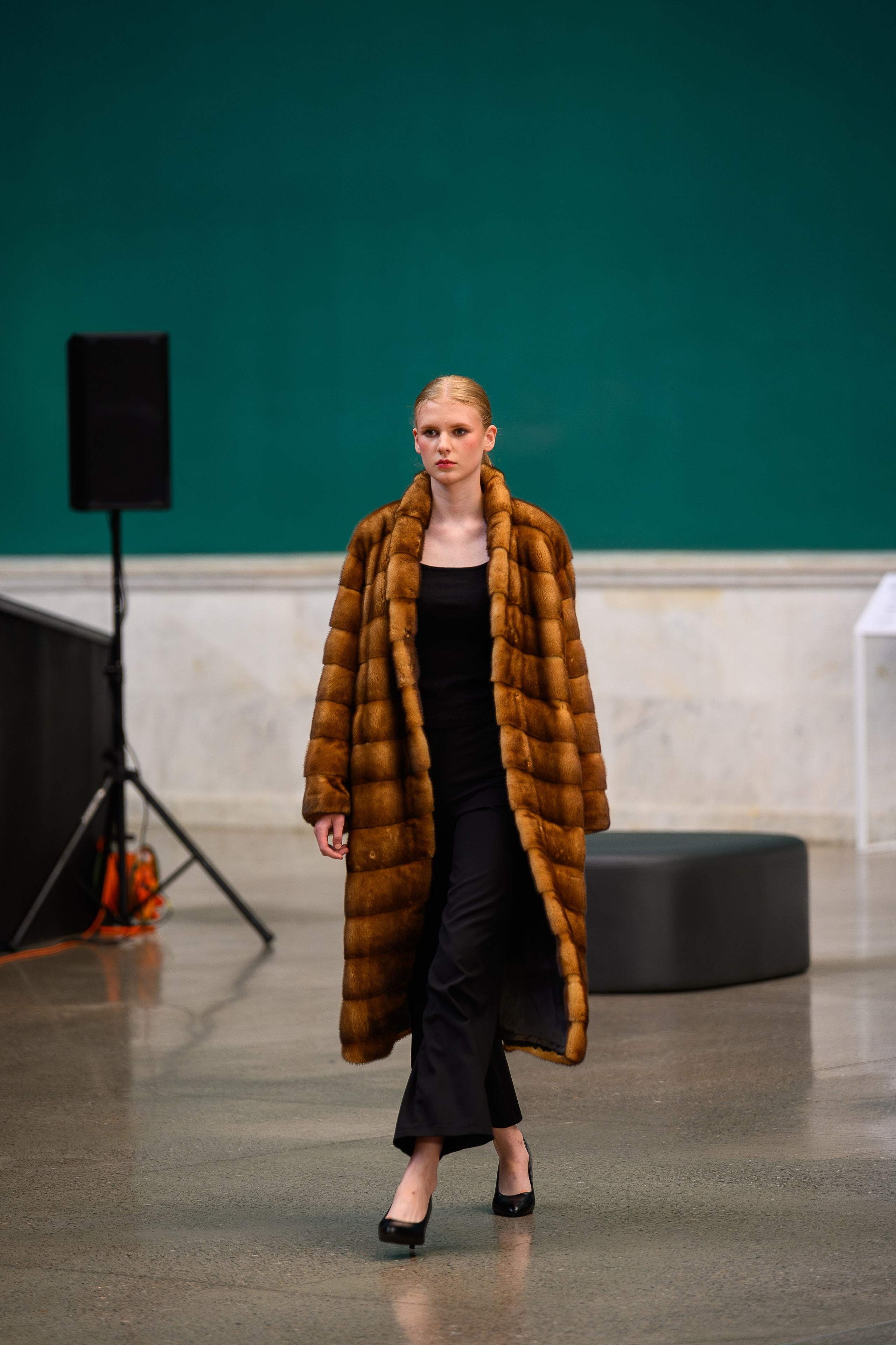 Репортажная фотосъемка Дефиле / Показ мод в Москве. Интерьерный & Репортажный фотограф Озеров Денис, г. Москва