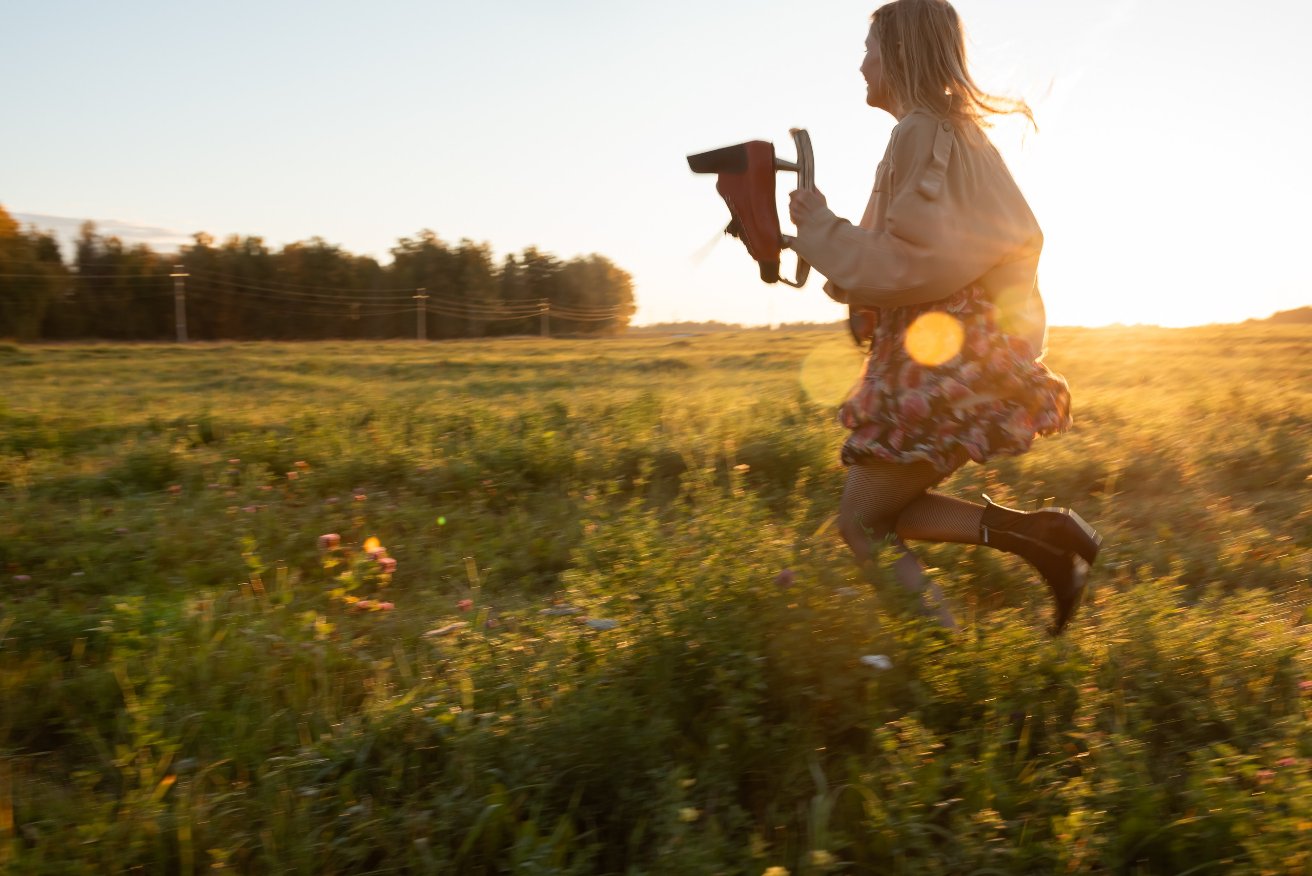 Фотосессия в поле на рассвете. Фотограф в Новосибирске Юлия Туманова