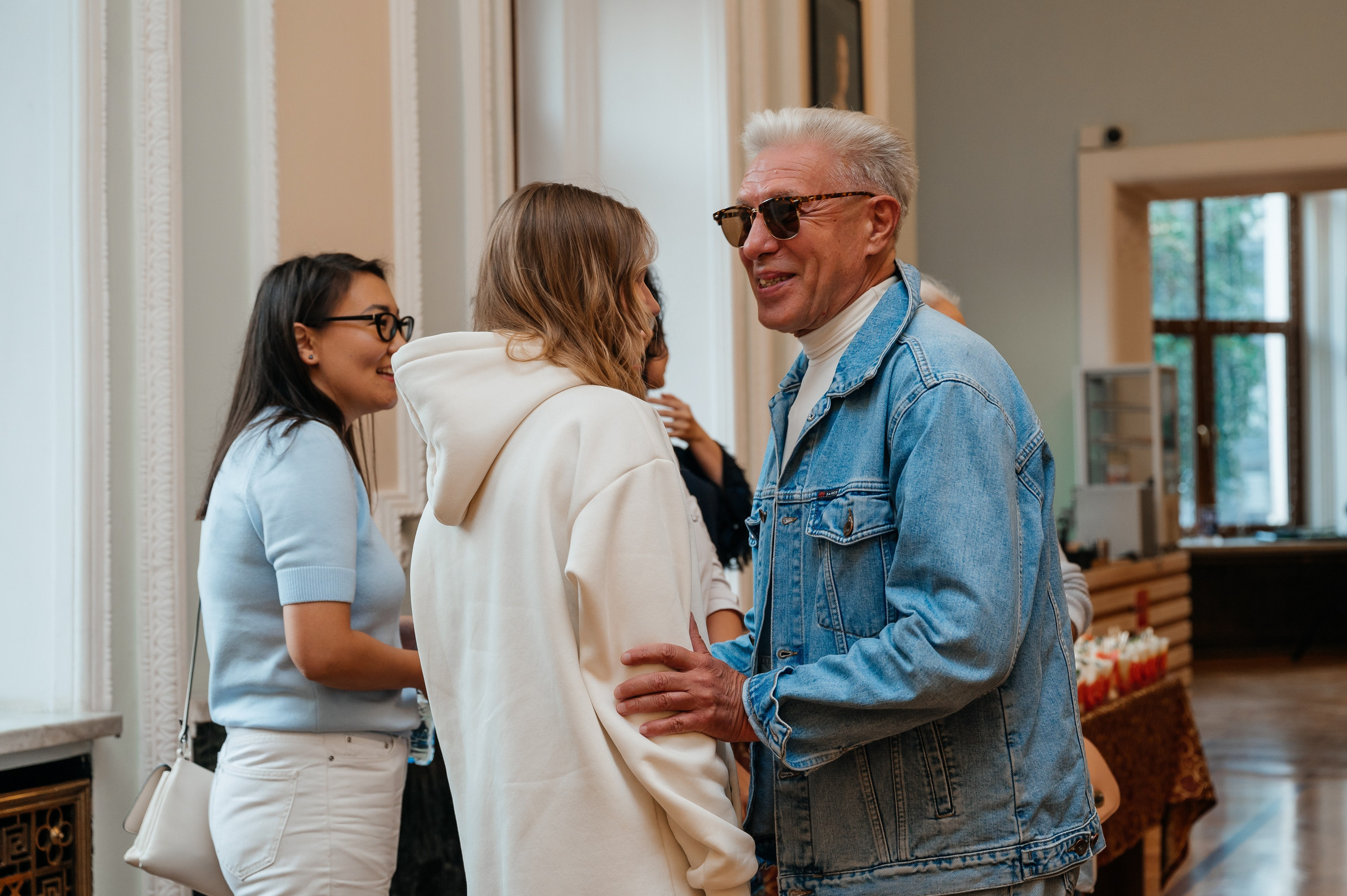 Открытие выставки Кати Васильевой в Молодежном театре. Wedding and family photographer USA