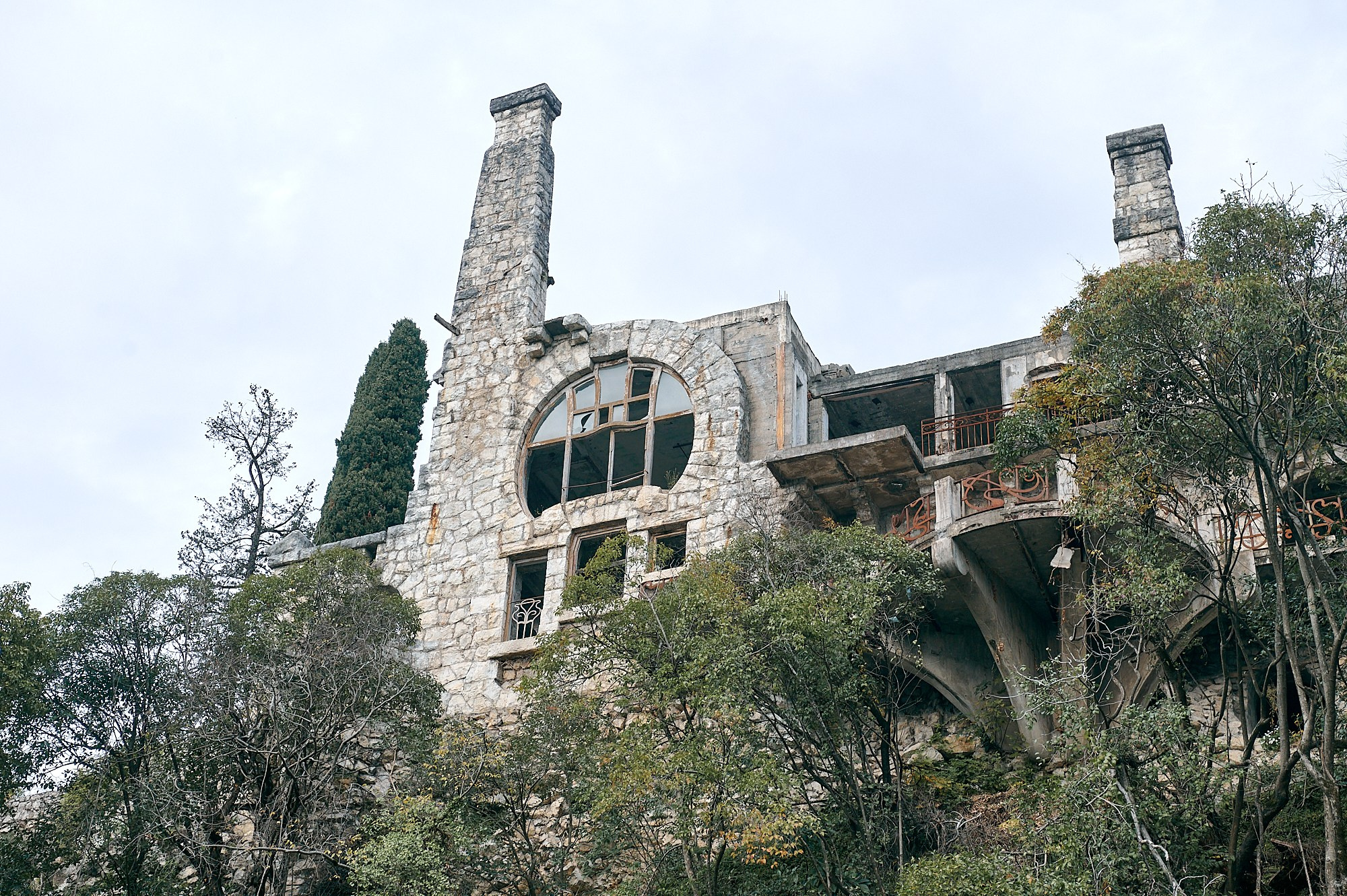 Гагра, Абхазия. Декабрь 2024. Фотографии отовсюду и обо всем