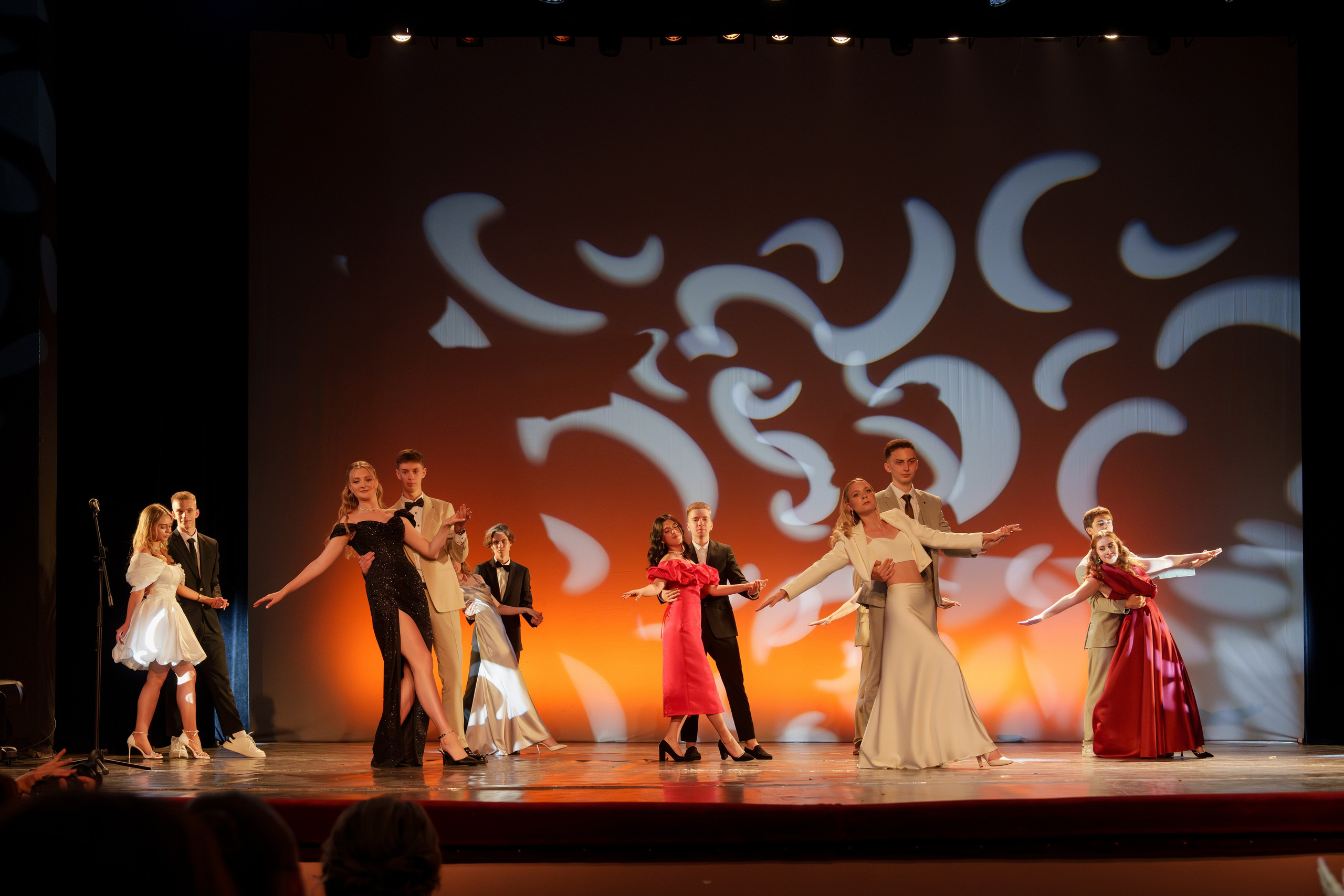 Выпускной Гимназия 7. Свадебный и репортажный фотограф Элина Козырьянова