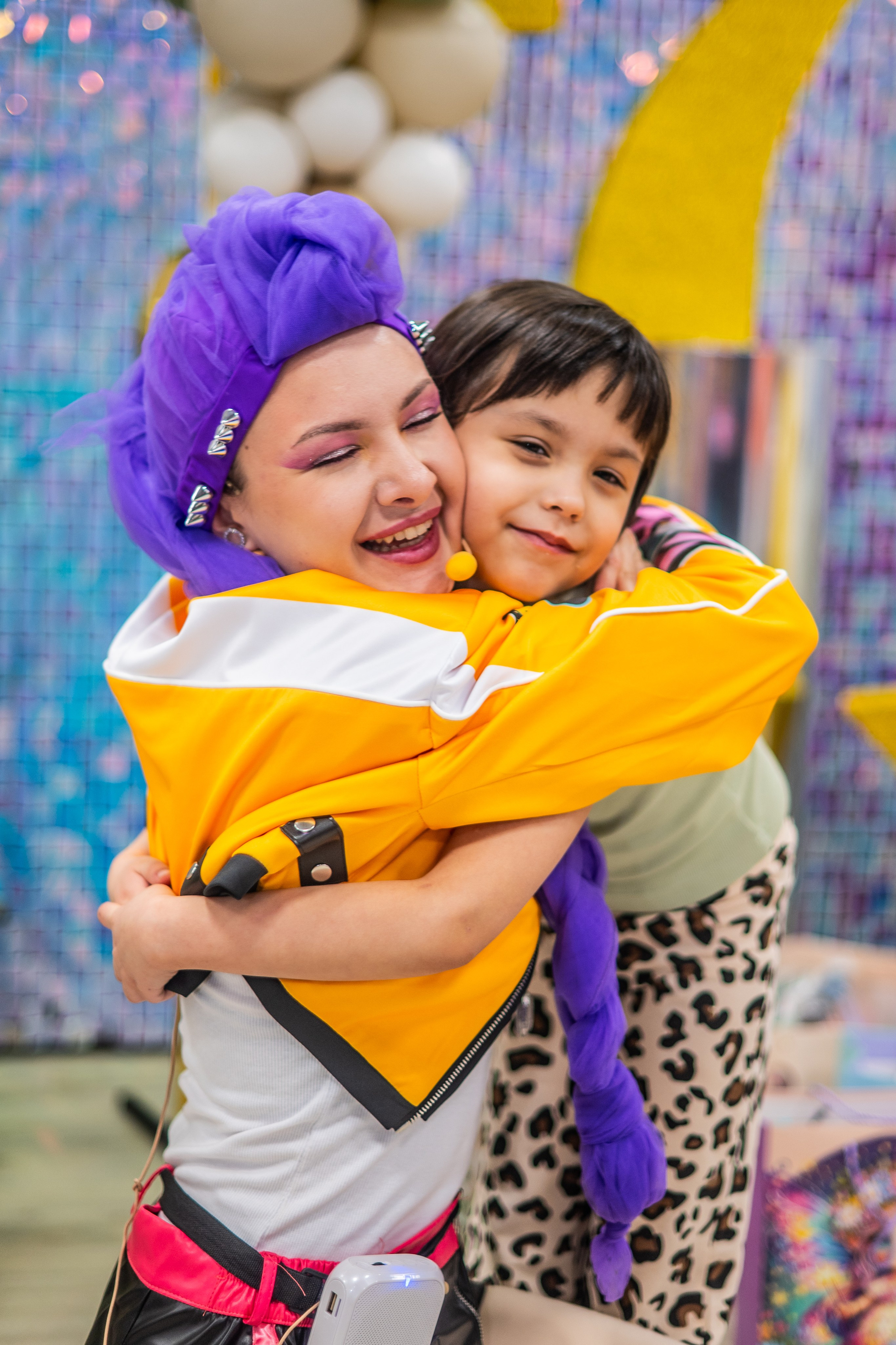 День Рождения Аленочки в Ниндзя Кидс в гости к ней пришла Супер Звезда Руми. Я Ольга Казанцева, фотографирую снимаю ваши киноистории и печатаю фото и цифровые портреты на холсте