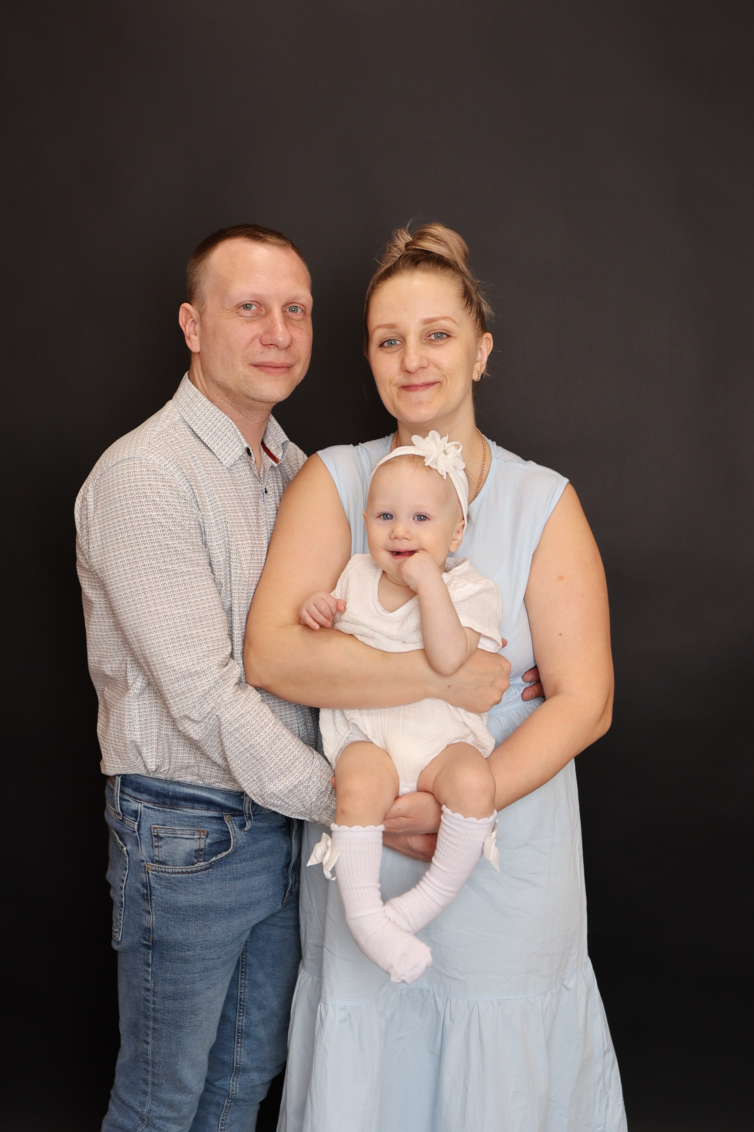 Фото с родителями на однотонных фонах. Фотограф новорожденных. Детский и семейный фотограф Марьяна Юдина