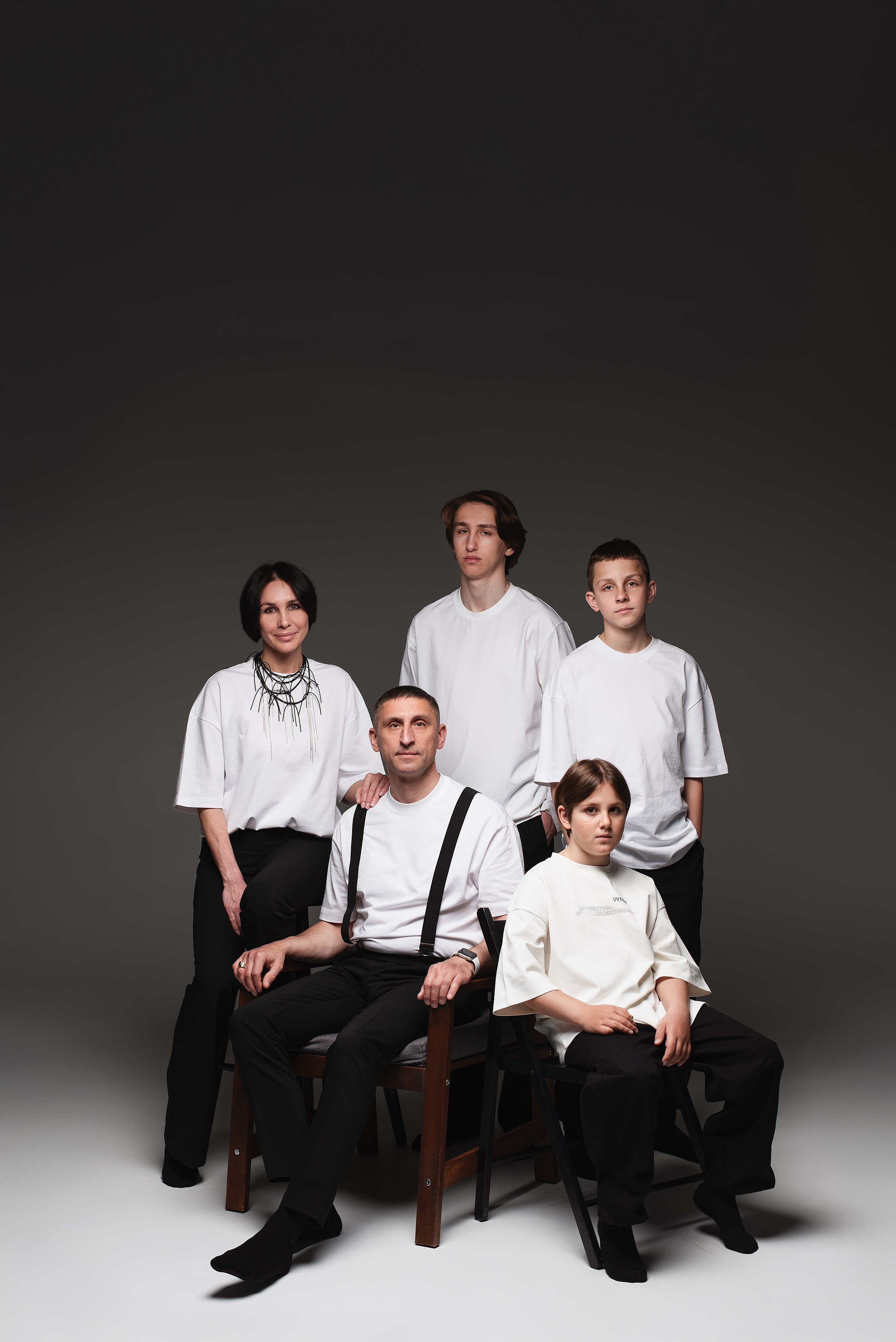 Семейная фотосессия на циклораме. Семейный фотограф в Южно-Сахалинске Анастасия Лимарева