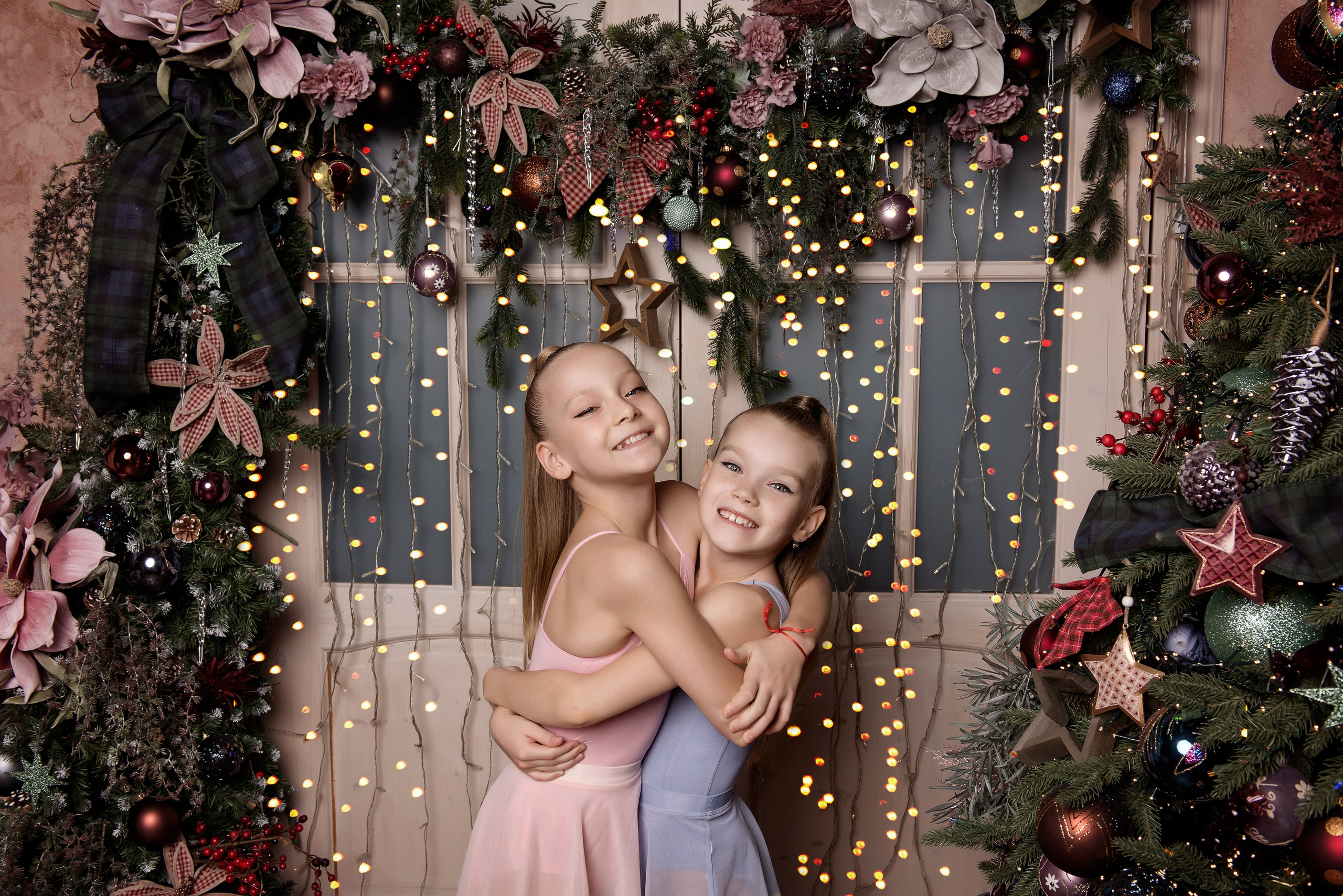 Варя и Лиза Новый год. Детский фотограф в Долгопрудном и Москве