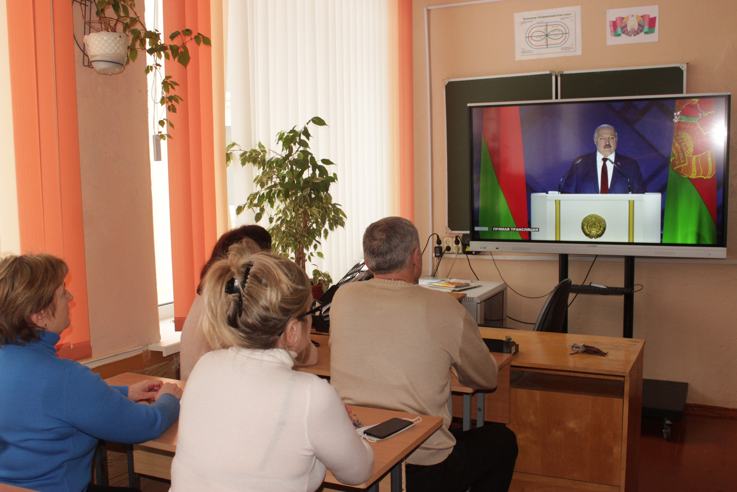 Watchers (2022). Künstler Verstecktoff