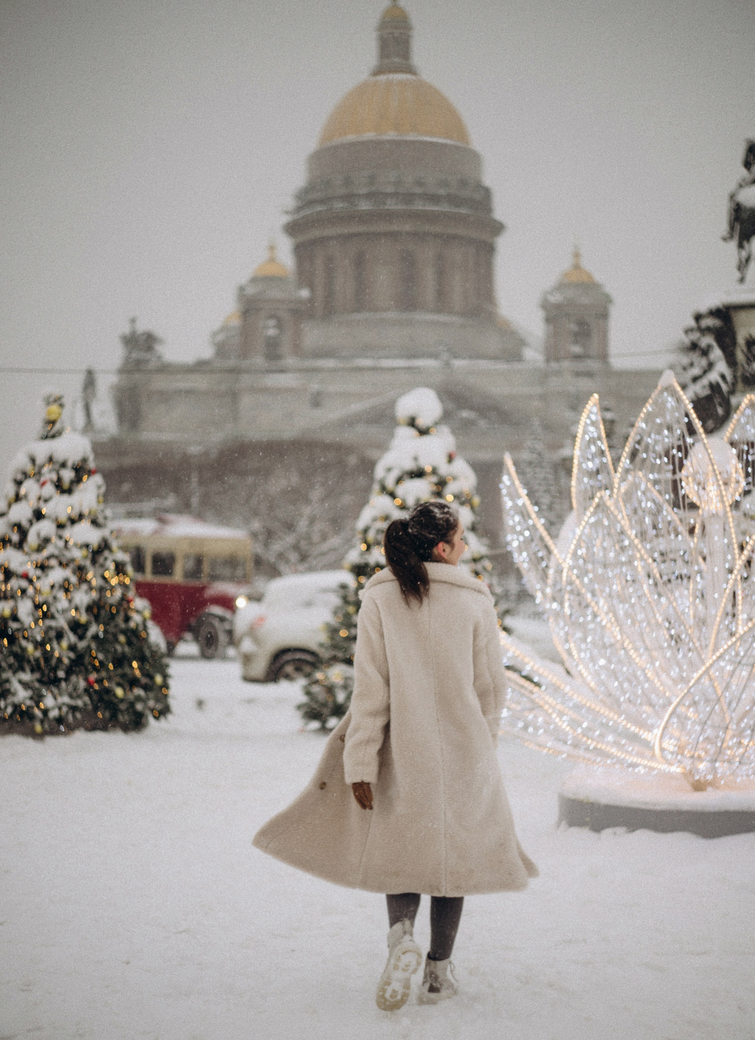 Яна в снежном городе. Портретный фотограф в Санкт-Петербурге Катя Протасевич