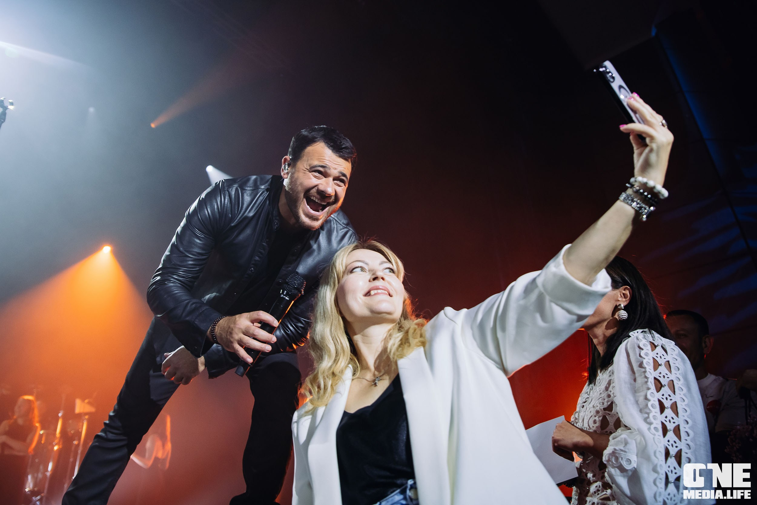 Фоторепортаж с концерта Эмина в Янтарь Холле. One Media Life: фоторепортажи, фотоотчеты с мероприятий и заведений