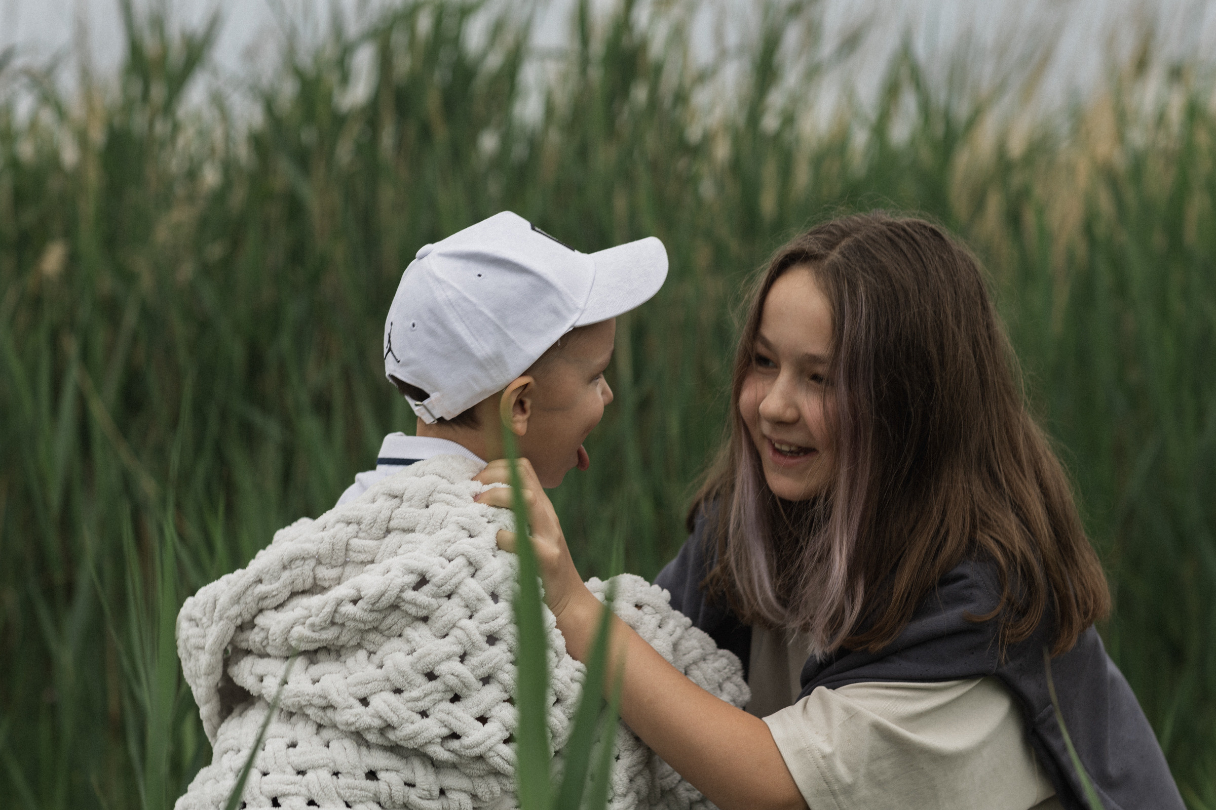 Маша с детьми на озере. Свадебный и семейный фотограф в Магнитогорске Катя Буряк