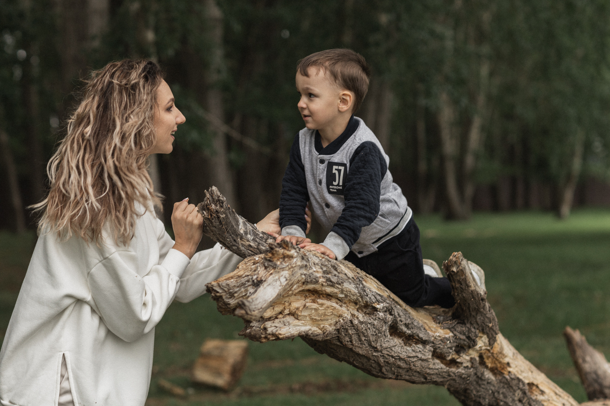 Маша с детьми на озере. Свадебный и семейный фотограф в Магнитогорске Катя Буряк