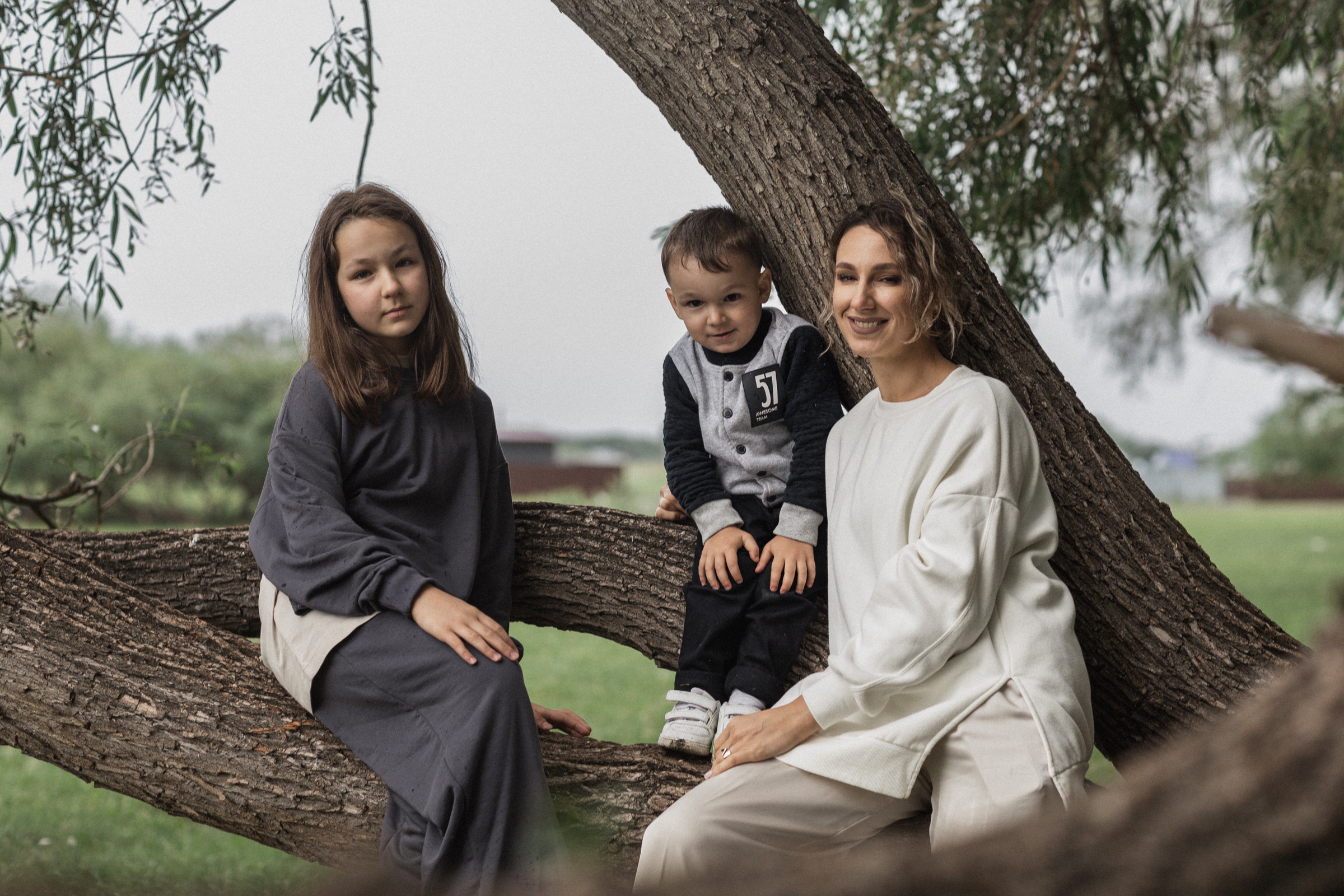 Маша с детьми на озере. Свадебный и семейный фотограф в Магнитогорске Катя Буряк