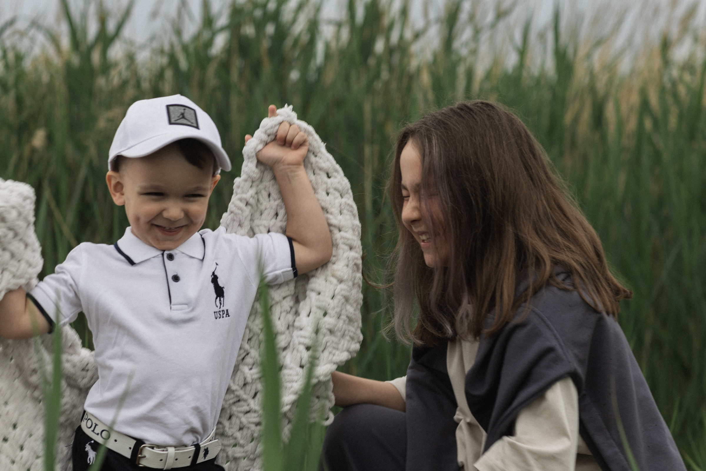 Маша с детьми на озере. Свадебный и семейный фотограф в Магнитогорске Катя Буряк