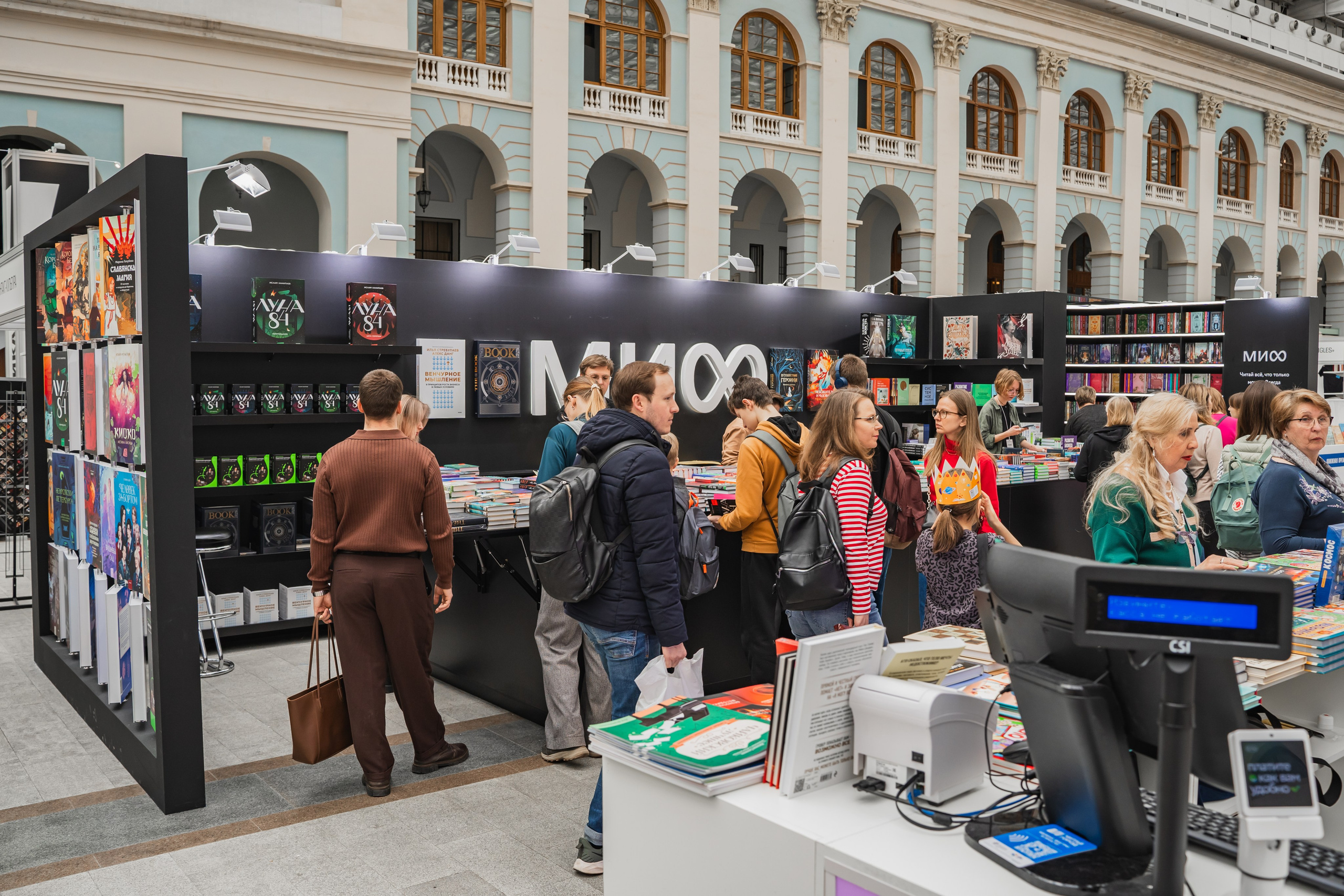 МИФ Non/fictio№ 2025 стенды. Репортажный фотограф Анастасия Рубцова