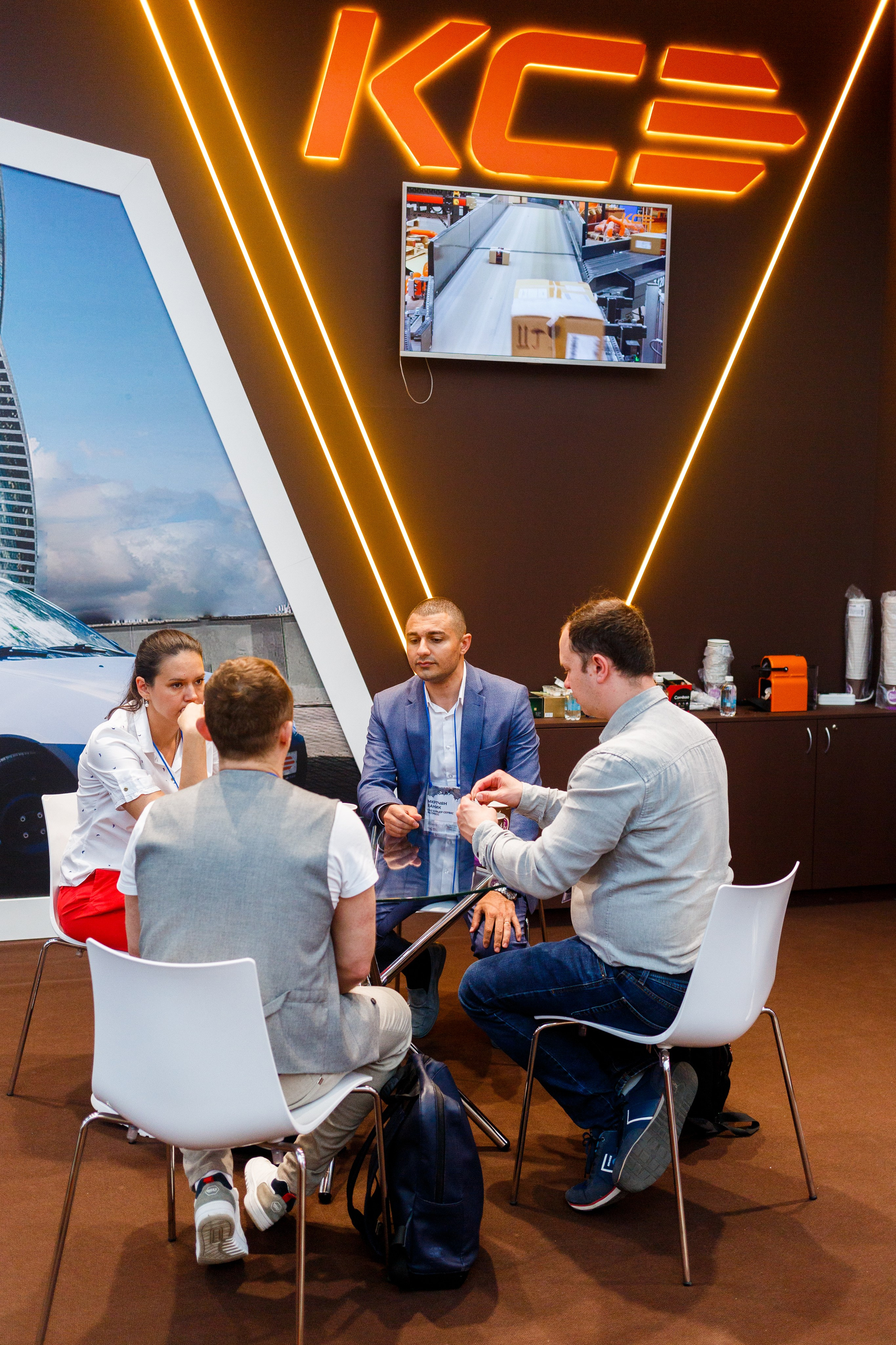 Обзор работы стенда Курьер-сервис. Репортажный фотограф Борис Геер