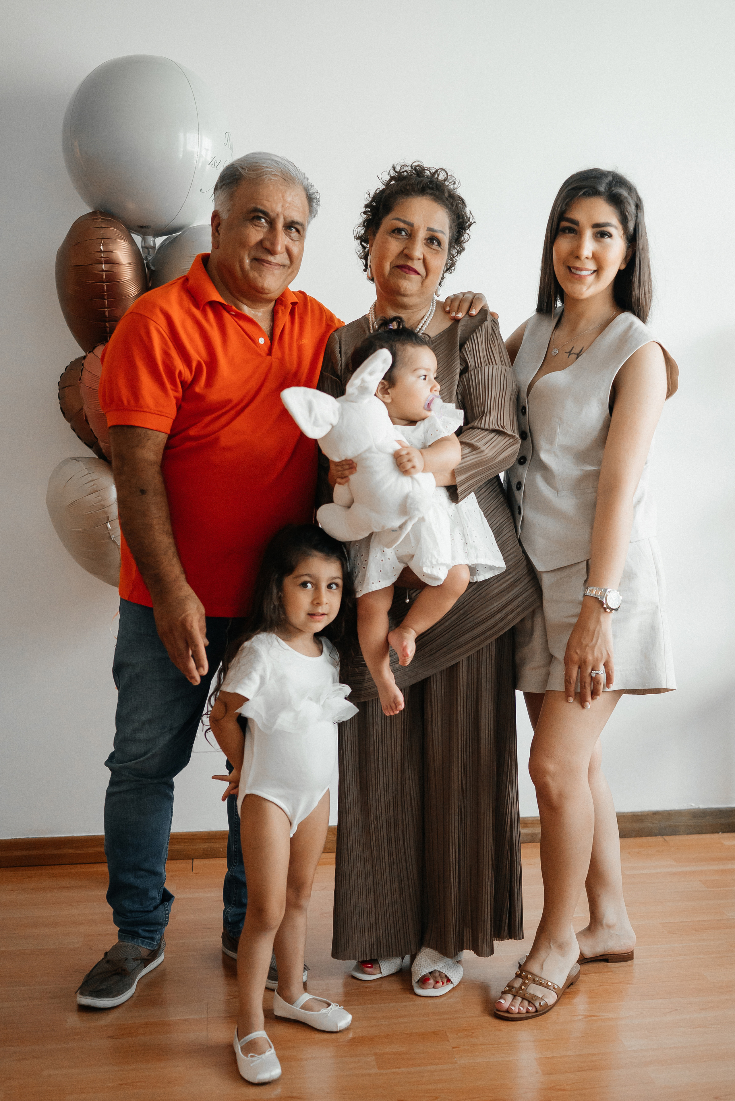 Announcement of the home cake smash. Wedding and family photographer in Dubai Vasilii Albul