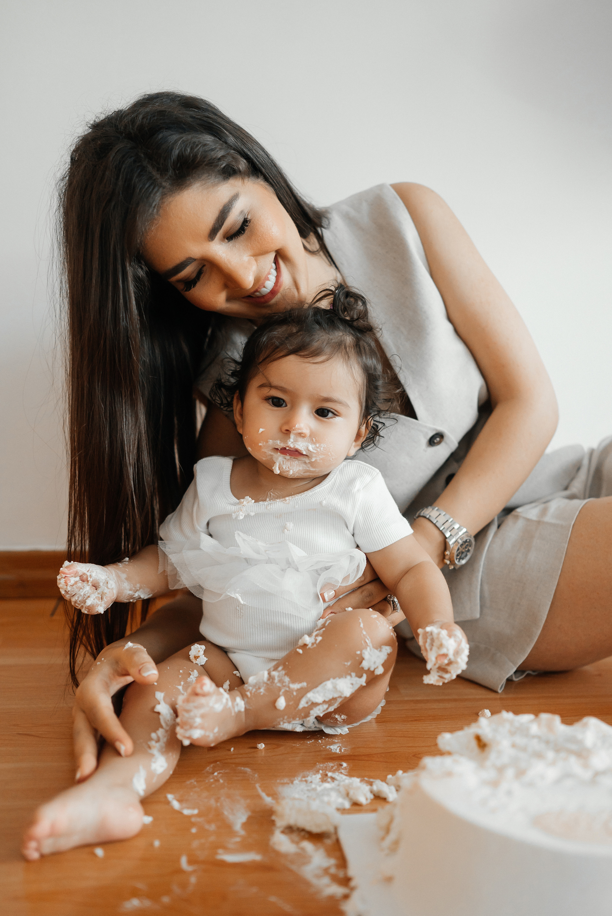 Announcement of the home cake smash. Wedding and family photographer in Dubai Vasilii Albul