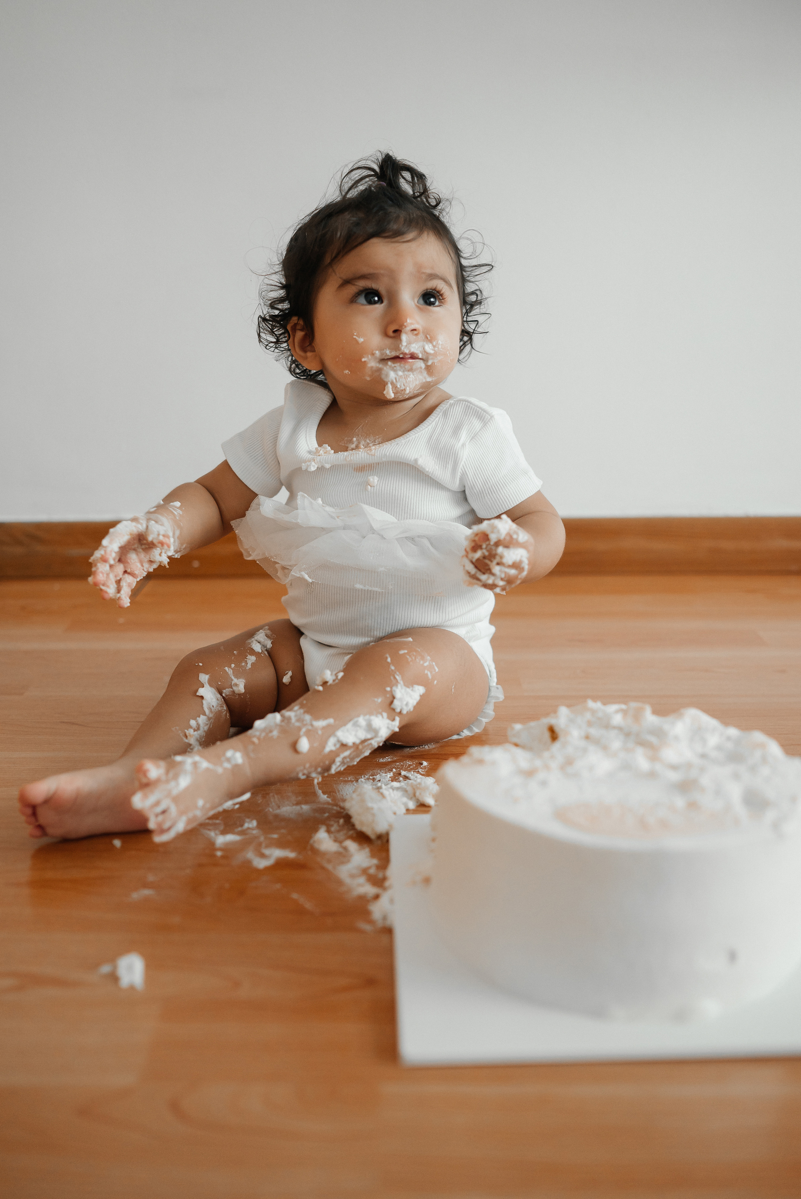 Announcement of the home cake smash. Wedding and family photographer in Dubai Vasilii Albul