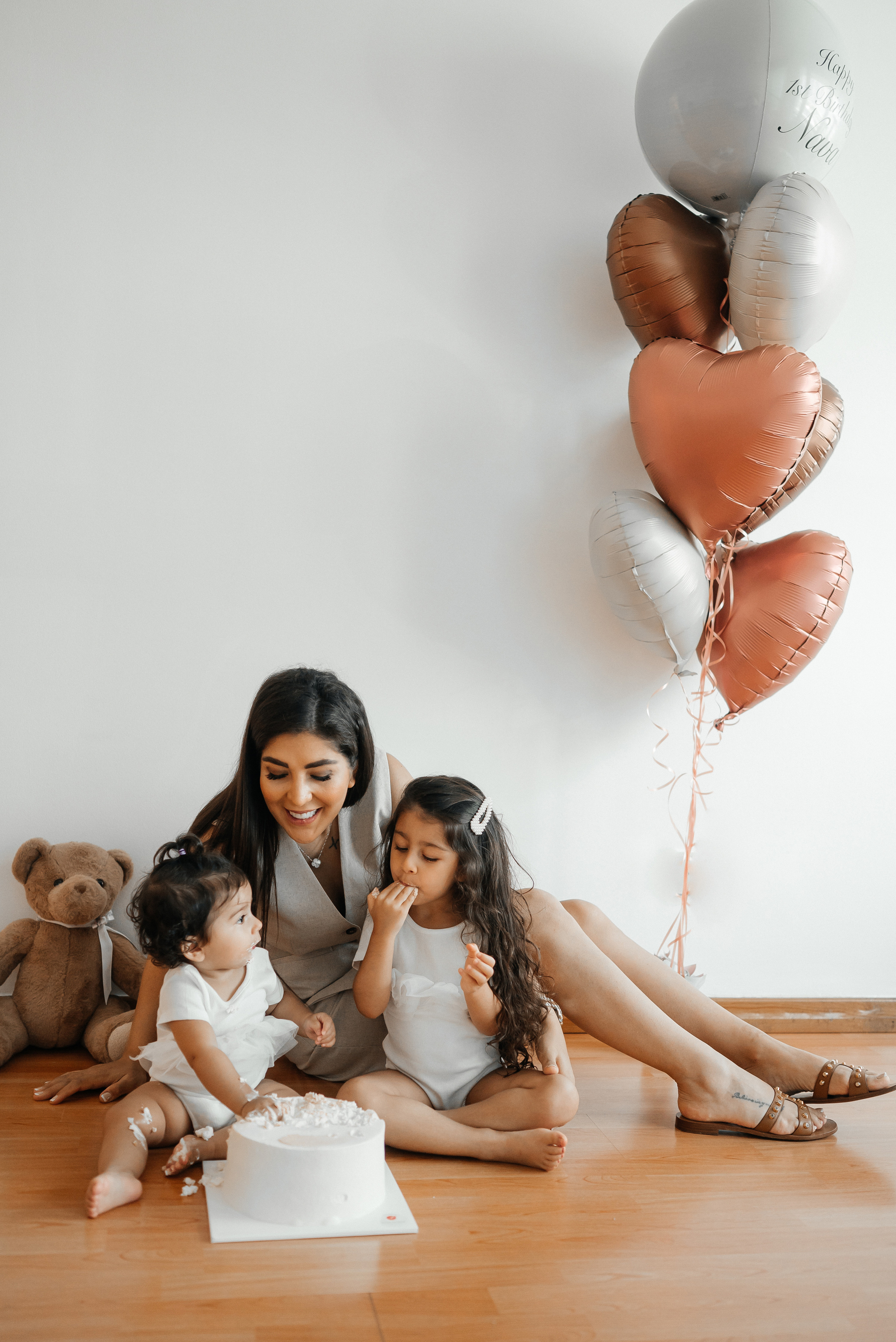 Announcement of the home cake smash. Wedding and family photographer in Dubai Vasilii Albul