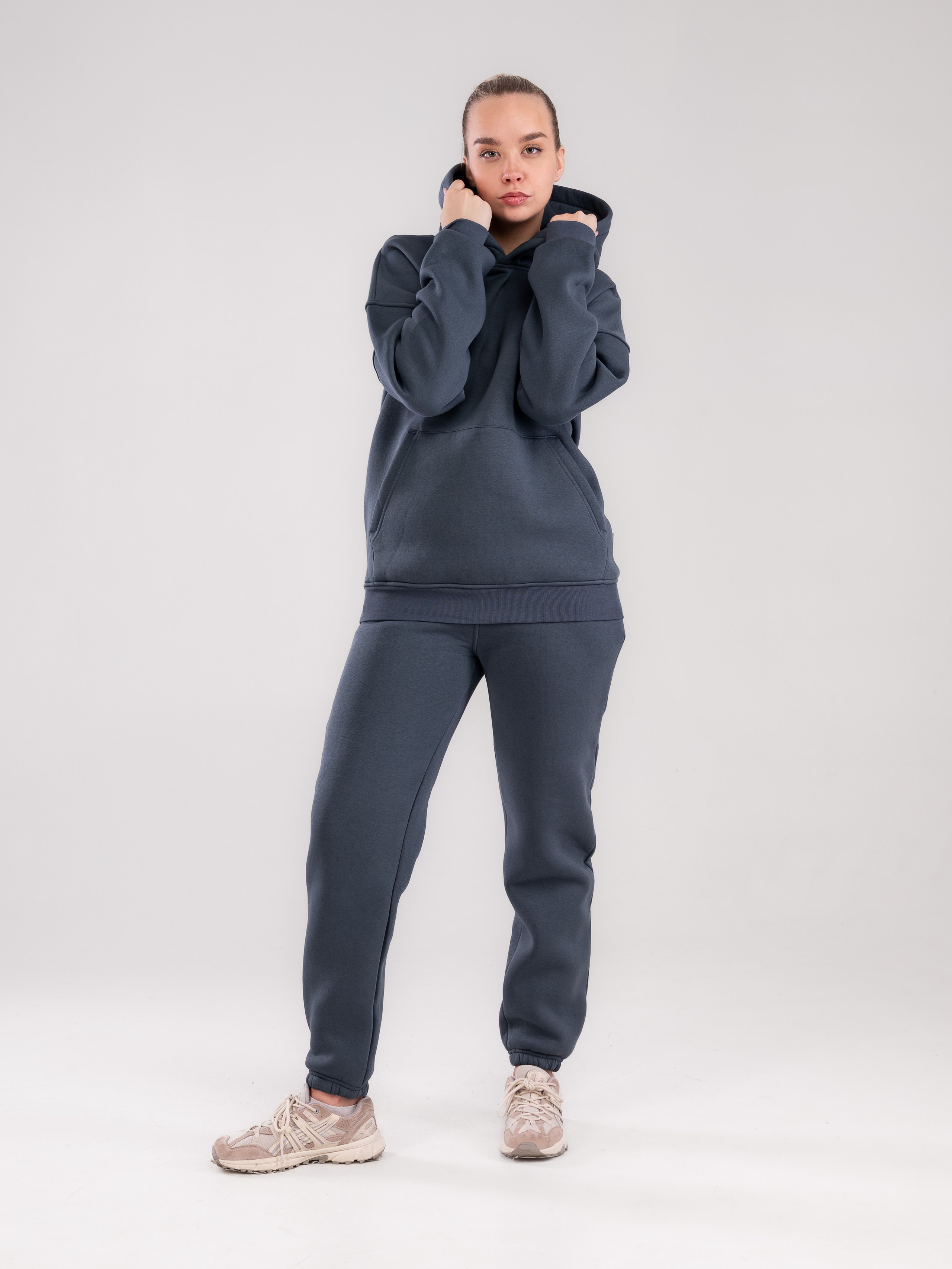 Спортивные костюмы и брюки с большой палитрой цветов!. Предметный фотограф, фото для маркетплейсов Пятигорск, КМВ