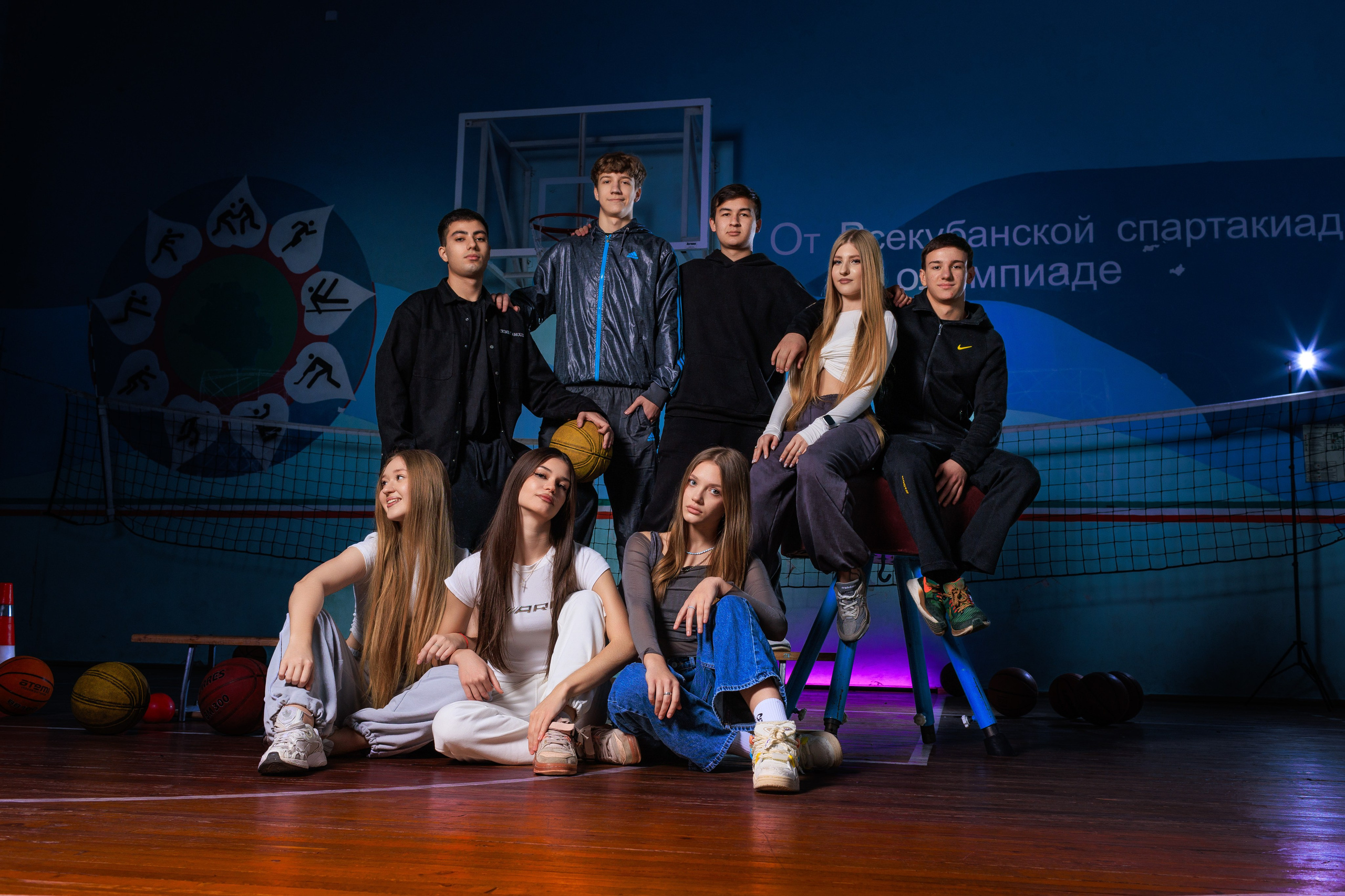 Смотреть фотки в спортзале. Выпускные альбомы Геленджик, Новороссийск, Краснодар, Туапсе