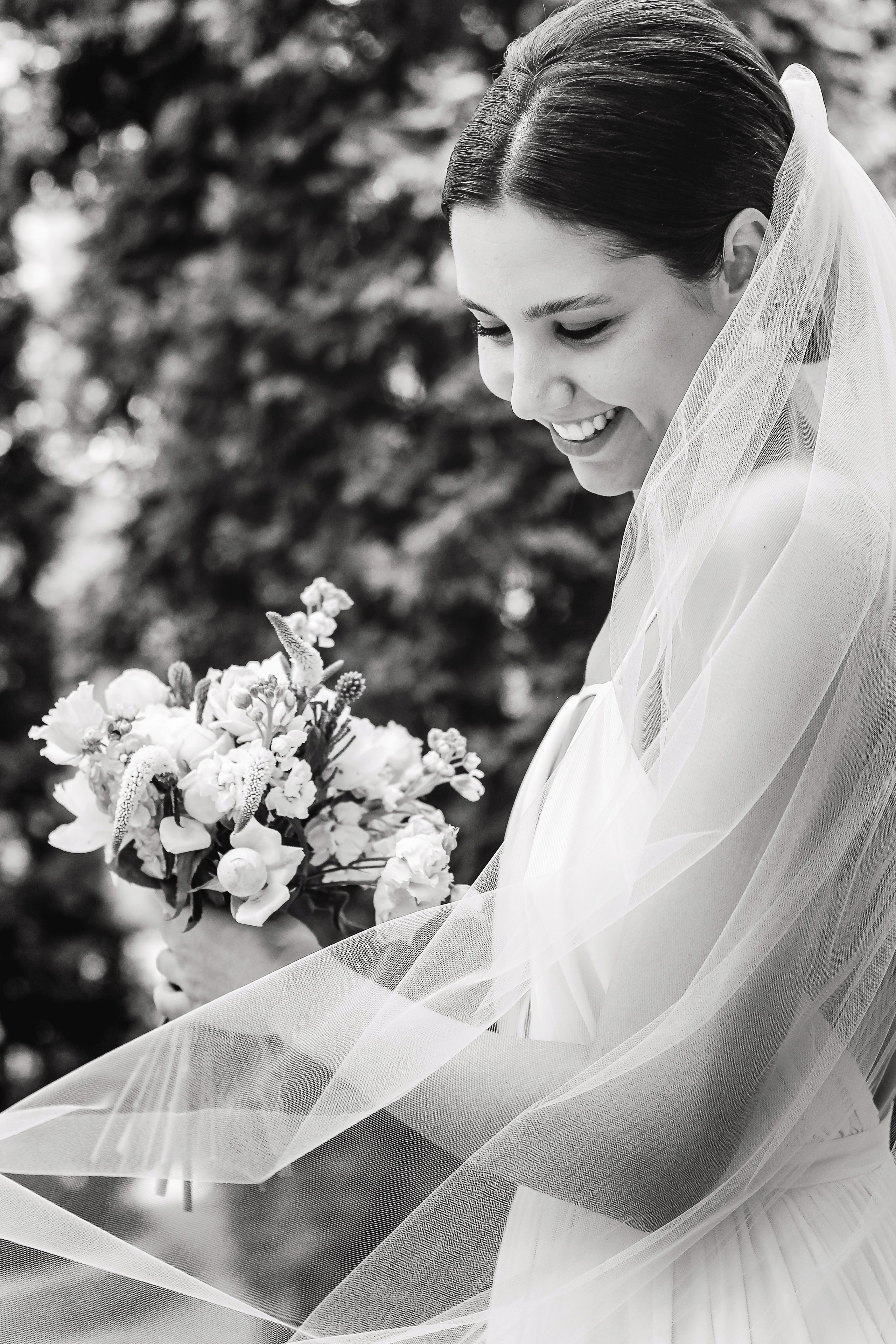 Невеста с букетом цветов