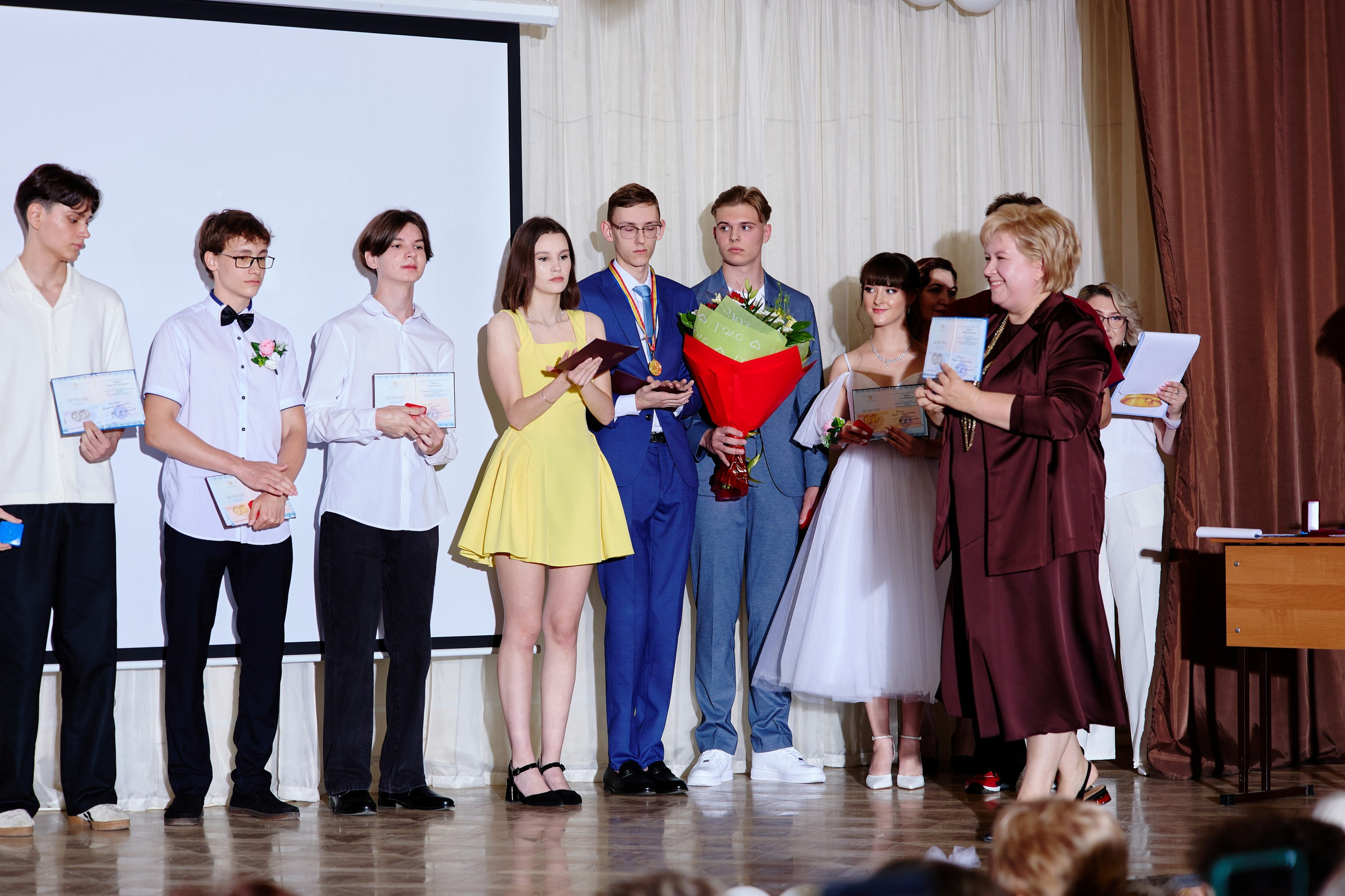 Выпускной 35 Сош. Фотограф Выпускные альбомы Таганрог Сергей Коробченко