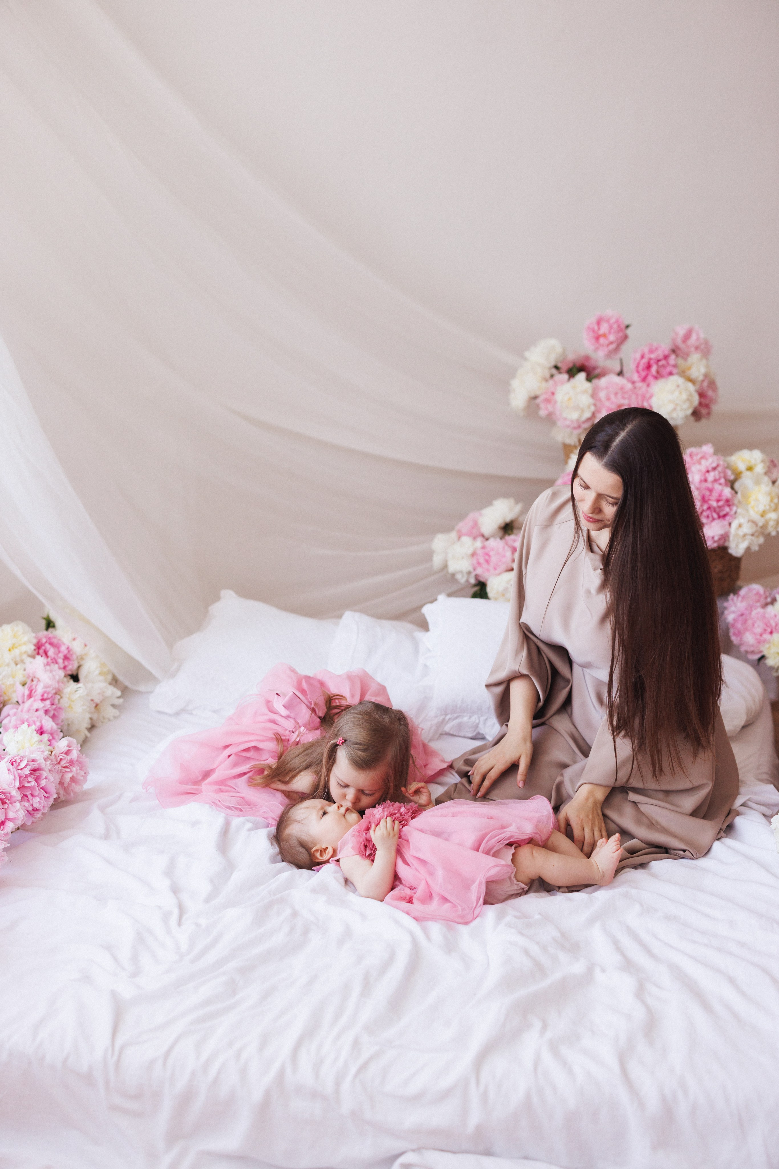 Фотосессия с живыми Пионами в фотостудии «Space JOBS». Семейный и детский фотограф в Краснодаре Анна Трашкова