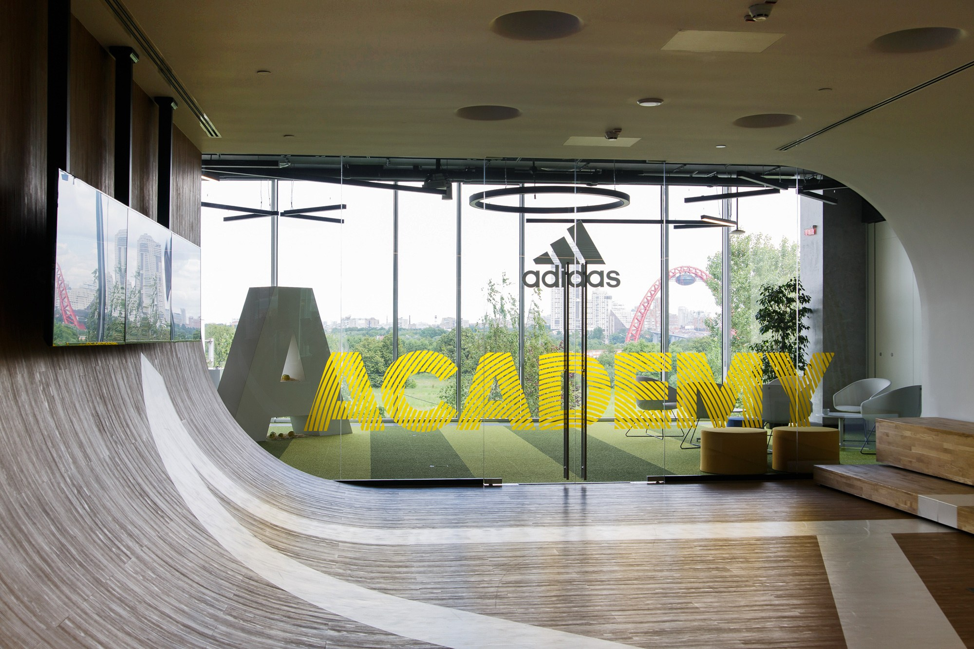 Adidas. Фотограф Ксения Колесникова. Интерьерная и портретная съемка в Москве