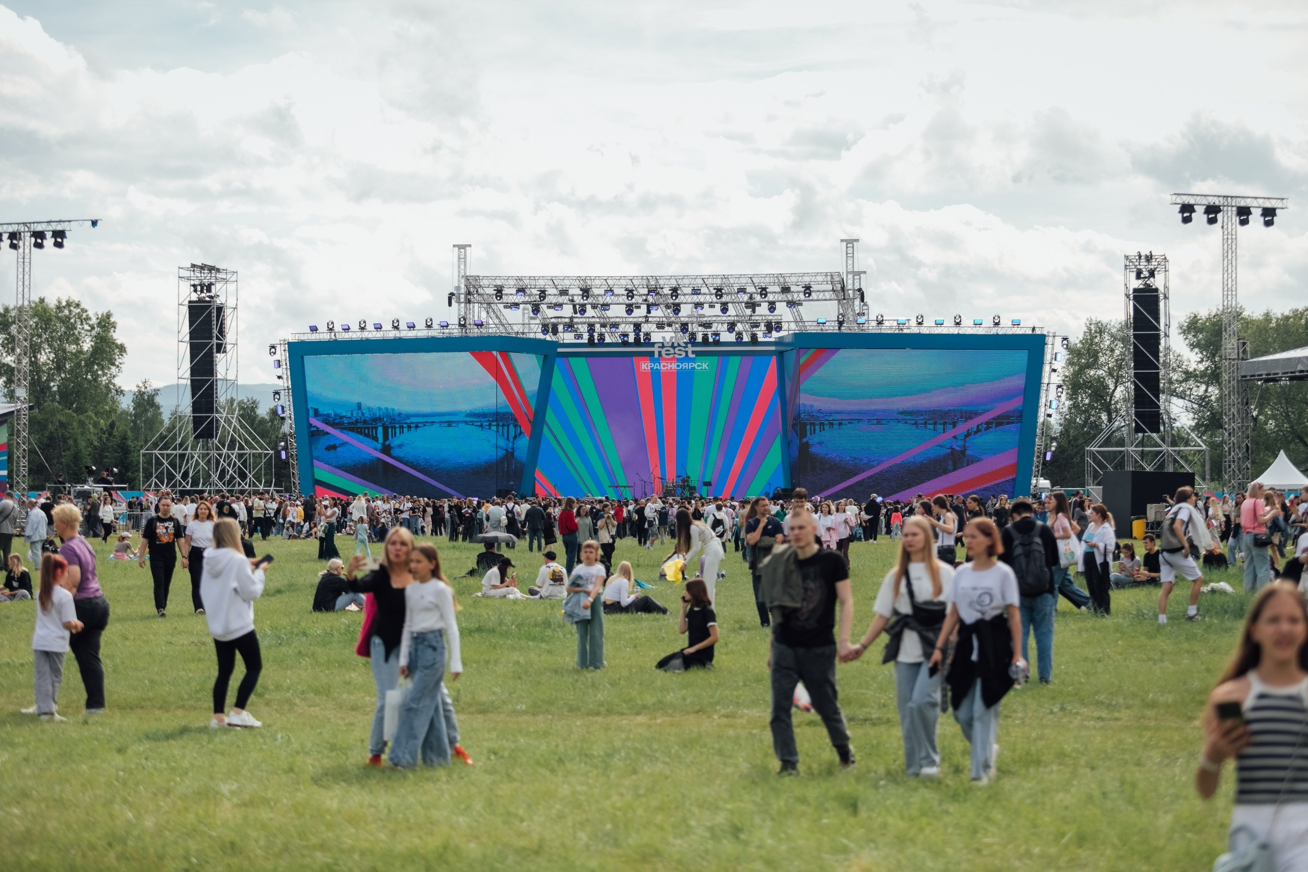 Vk Fest 2024 в Красноярске @ Остров Татышев. Репортажный фотограф Максим Полянский. Москва, Санкт-Петербург, Красноярск