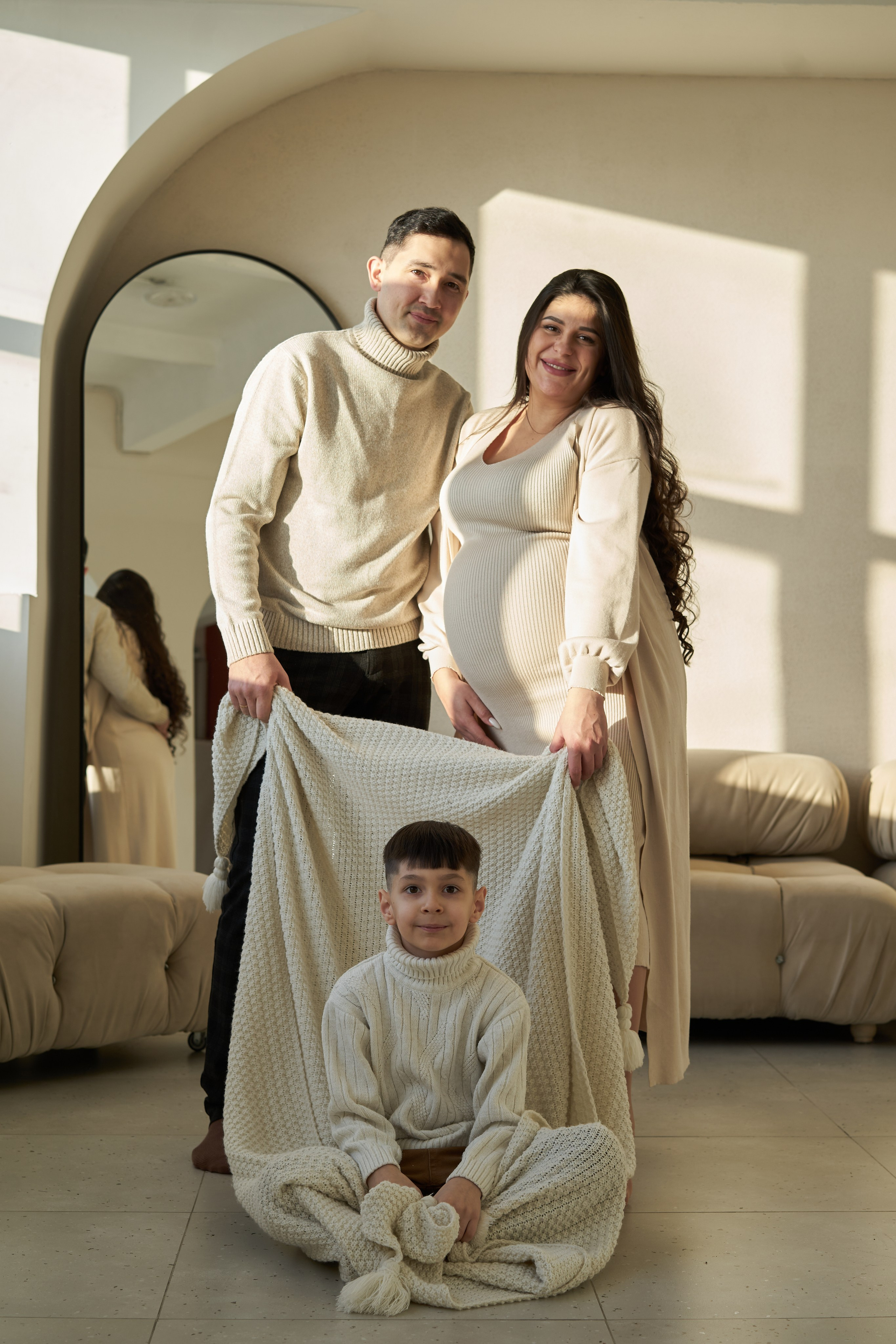 Семейная фотосессия в студии. Фотограф Екатеринбург Кокшарова Александра