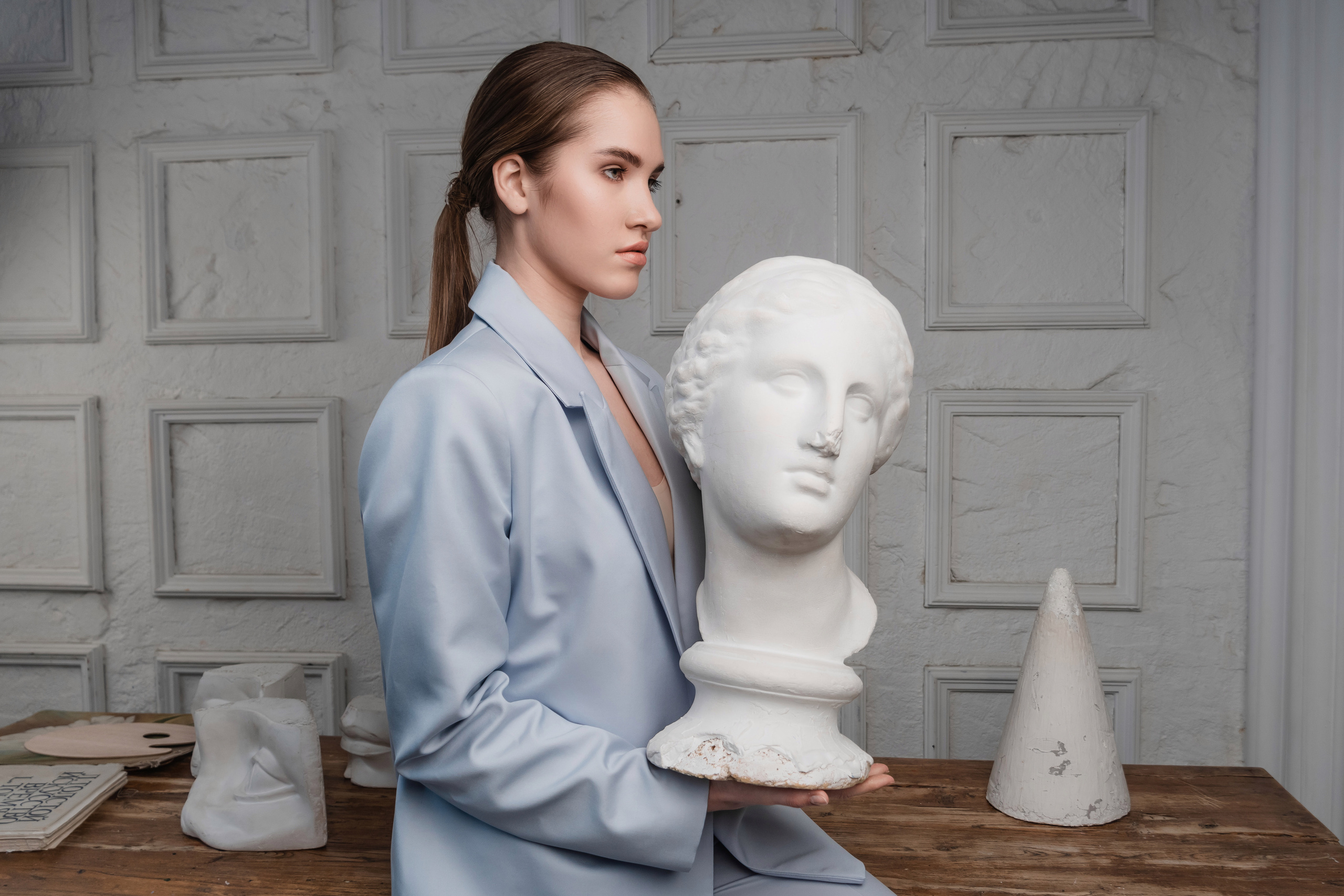 Голубой костюм из смесового шелка. Фотограф Москва