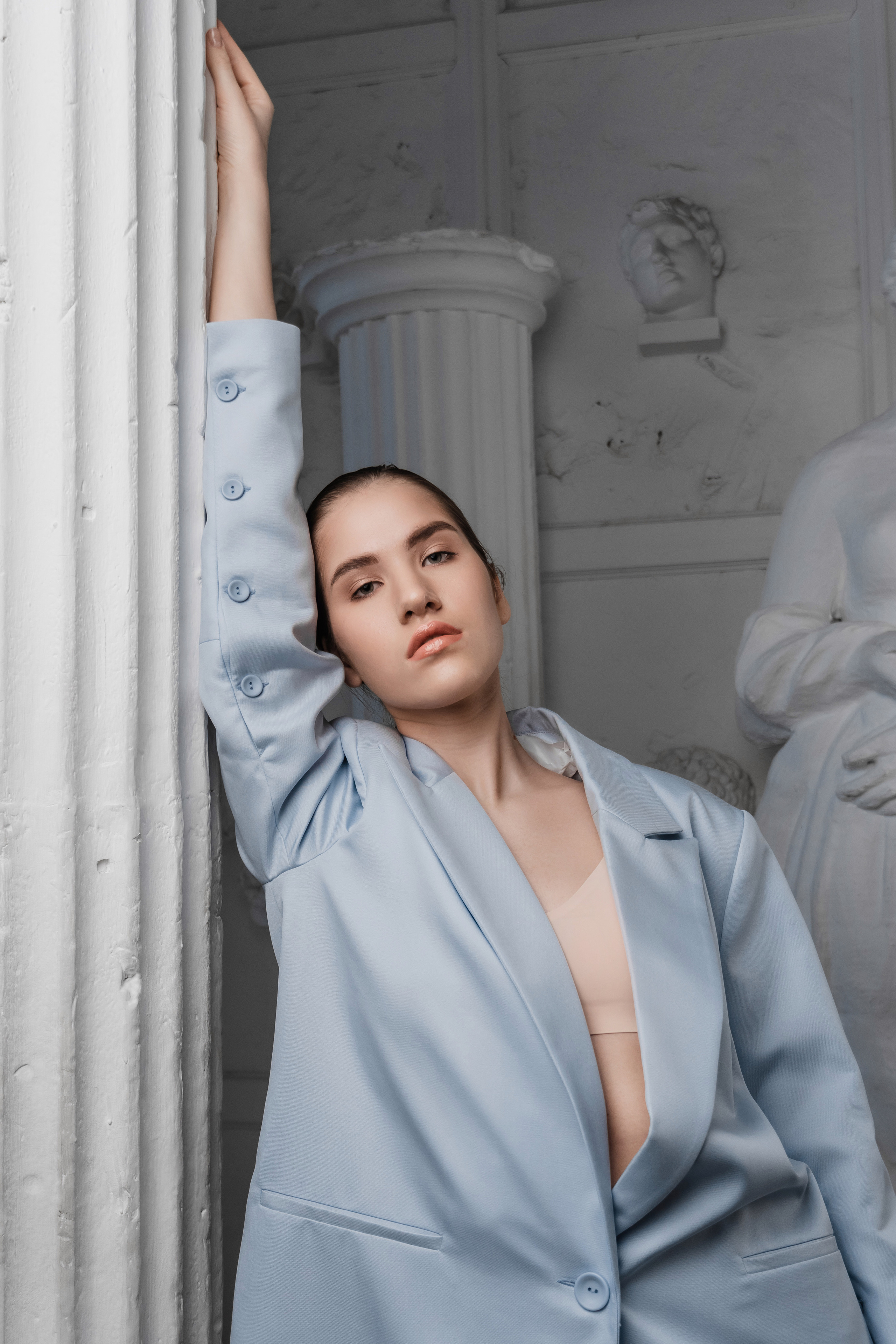 Голубой костюм из смесового шелка. Фотограф Москва