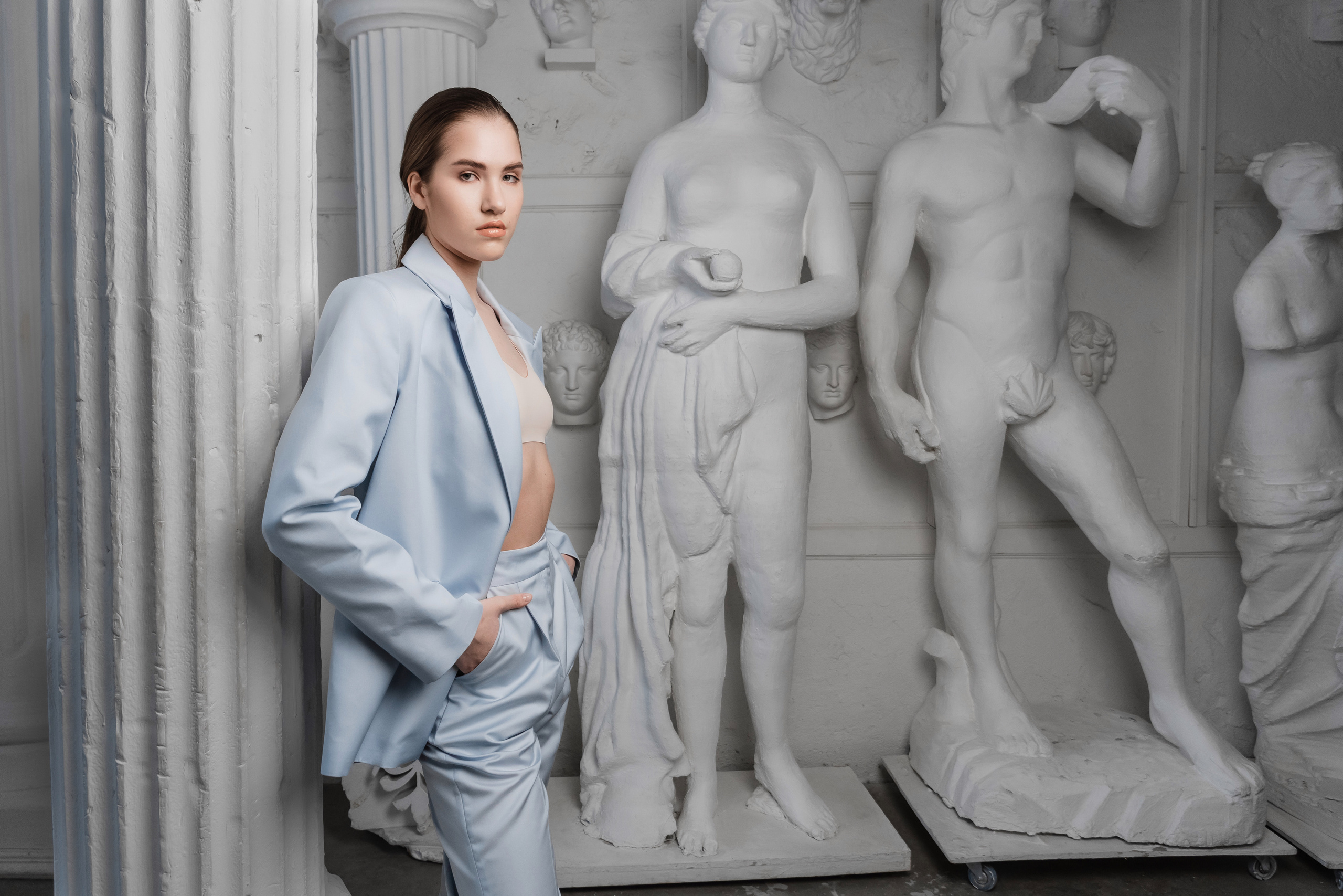 Голубой костюм из смесового шелка. Фотограф Москва