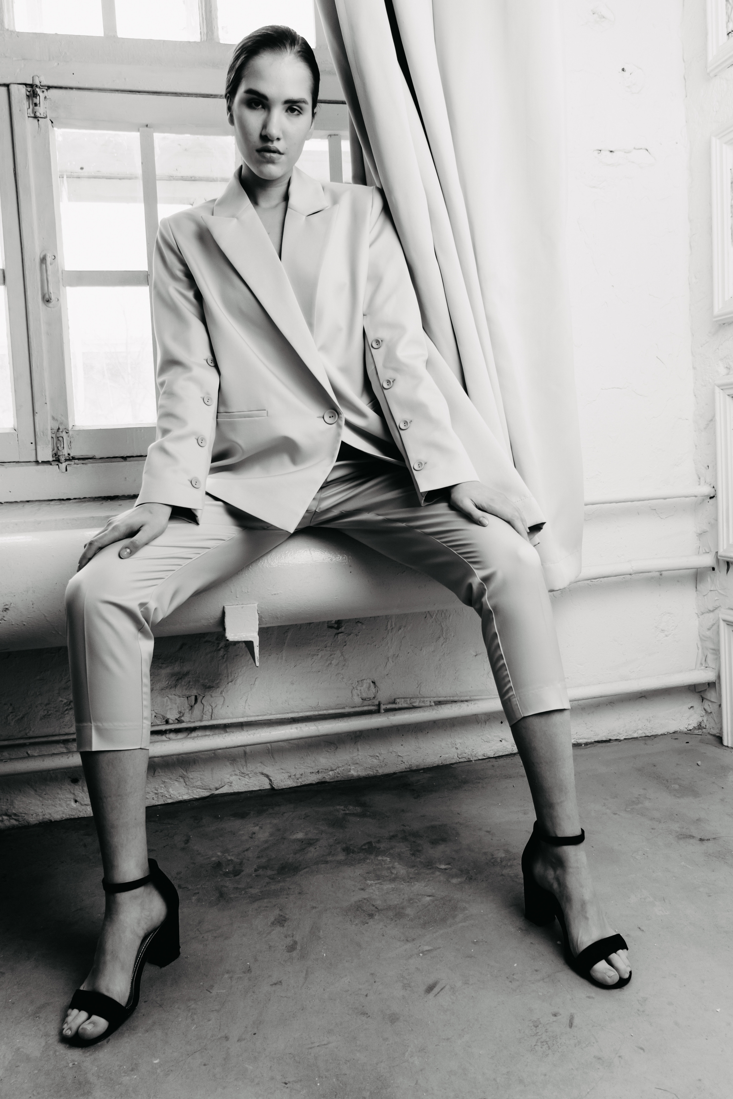 Голубой костюм из смесового шелка. Фотограф Москва