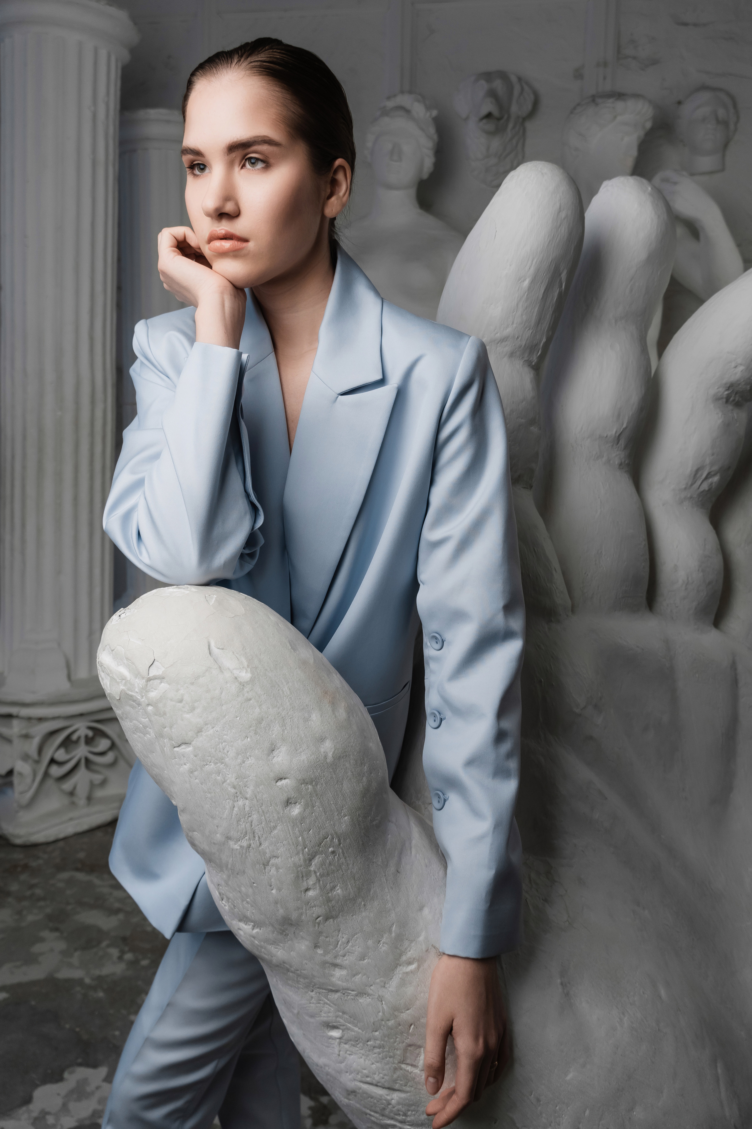 Голубой костюм из смесового шелка. Фотограф Москва